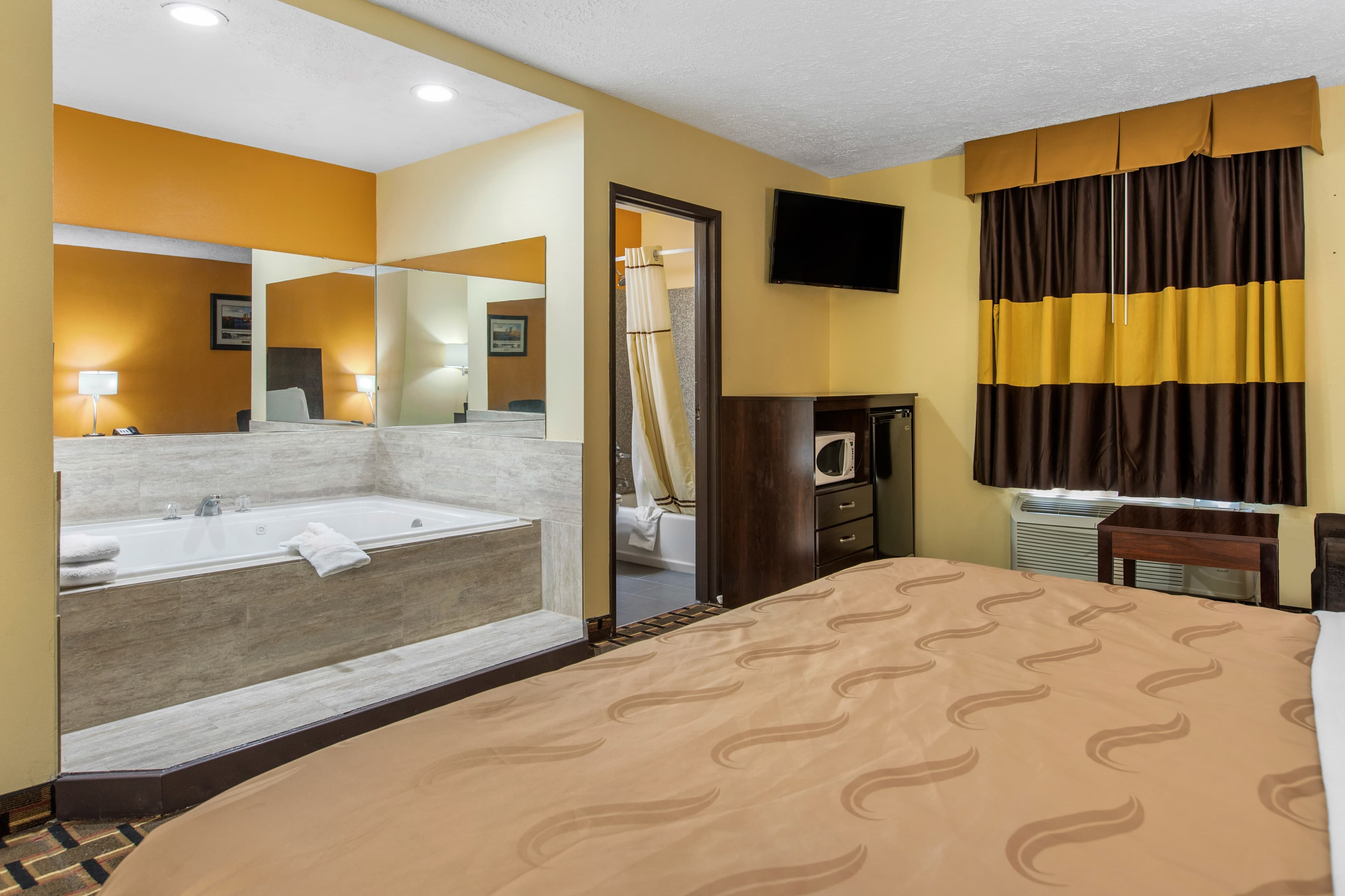 Quality Inn Grand Rapids Near Downtown — 8