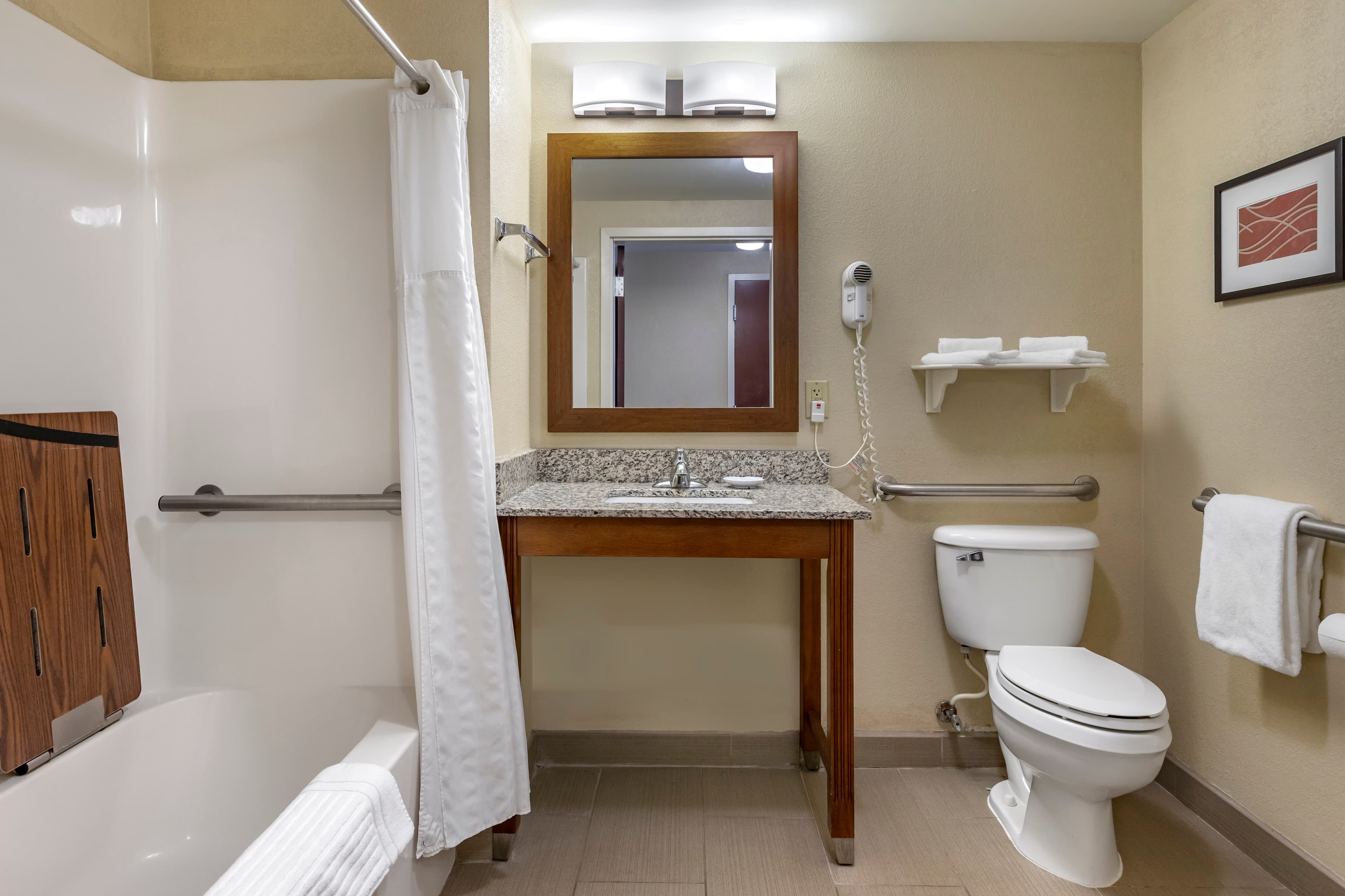 Comfort Inn Warren - Detroit North - Image 5