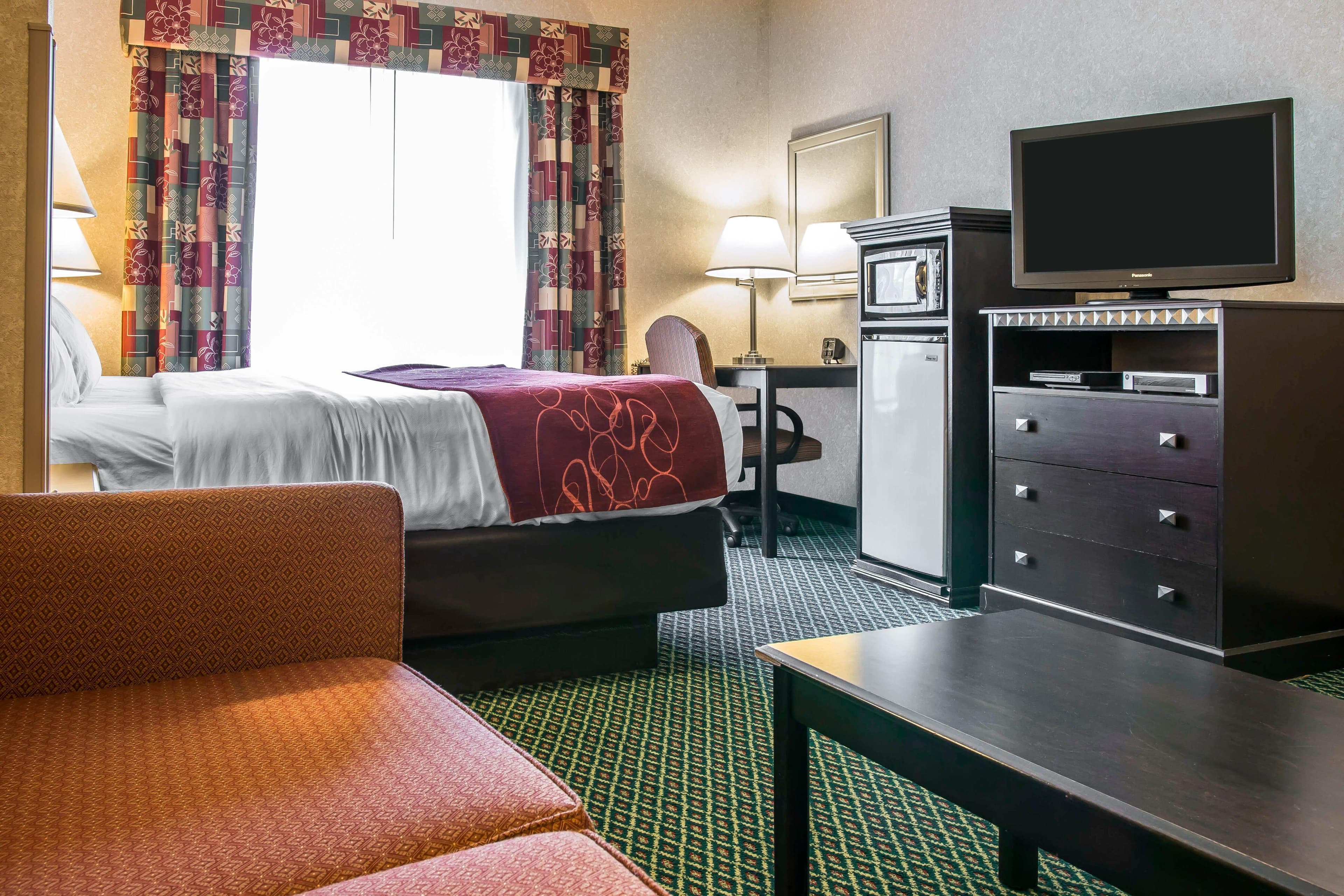 Comfort Suites Canton - Detroit - Image 3