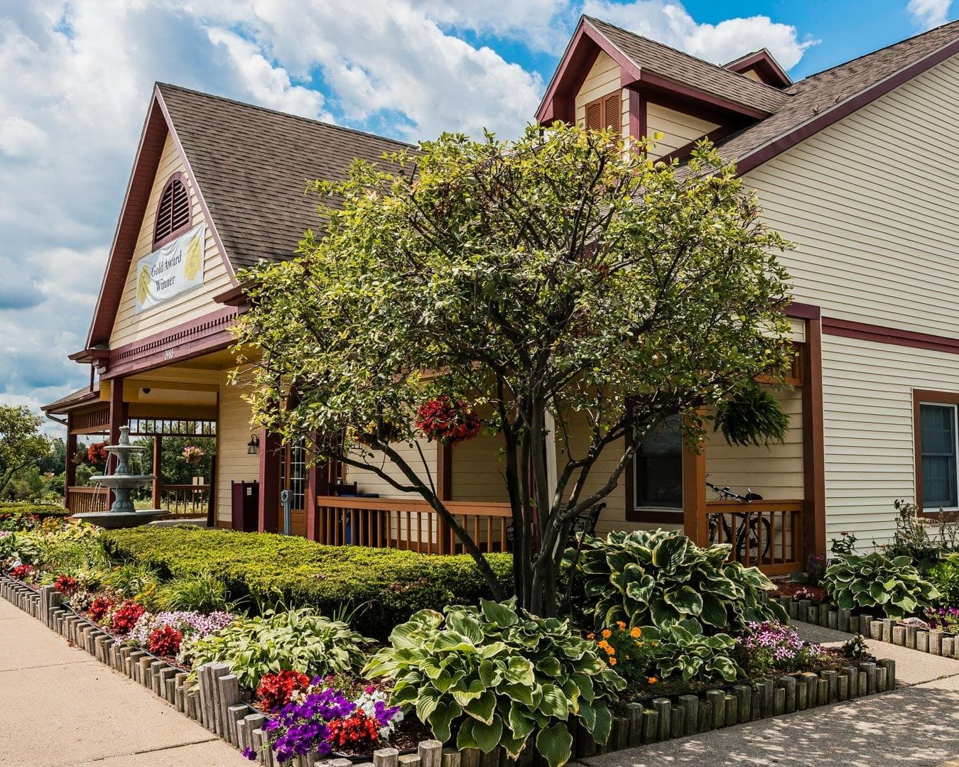 Econo Lodge & Suites Grand Rapids Airport - Image 1