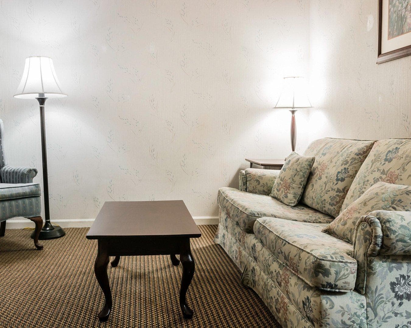 Econo Lodge & Suites Grand Rapids Airport — 9