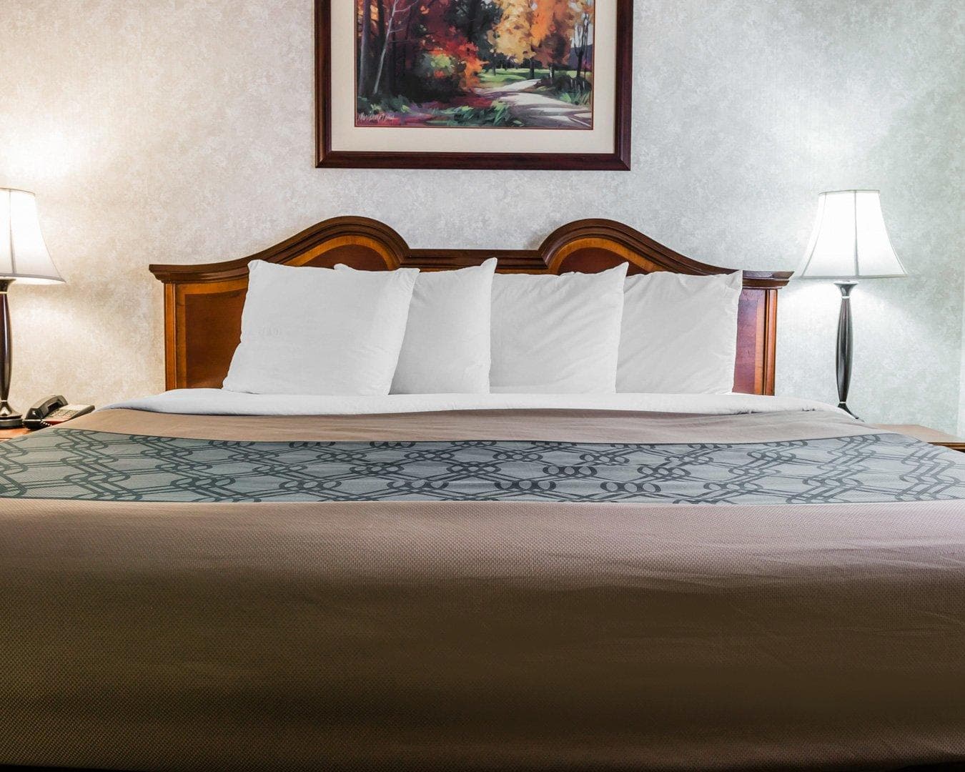 Econo Lodge & Suites Grand Rapids Airport — 11