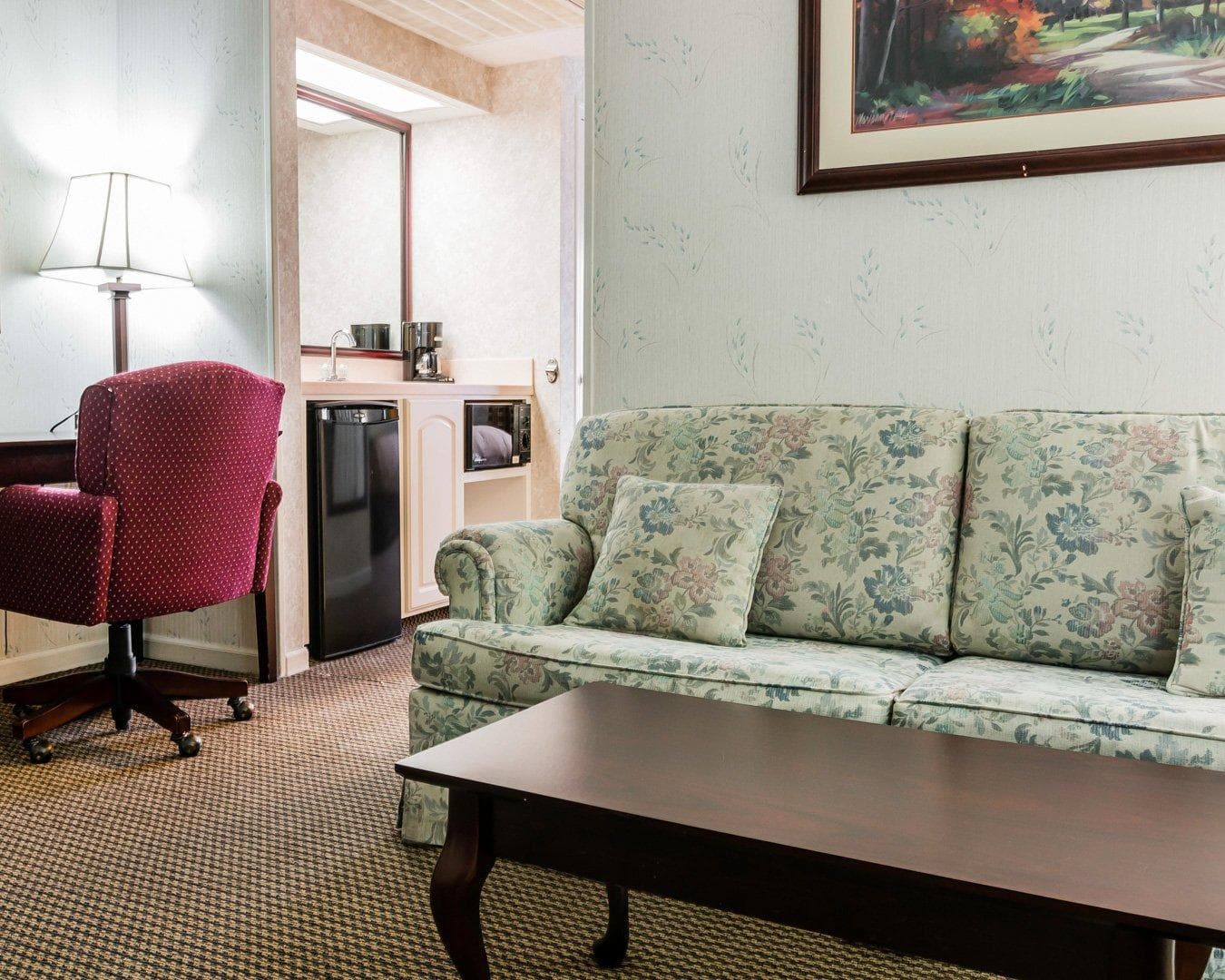 Econo Lodge & Suites Grand Rapids Airport — 12