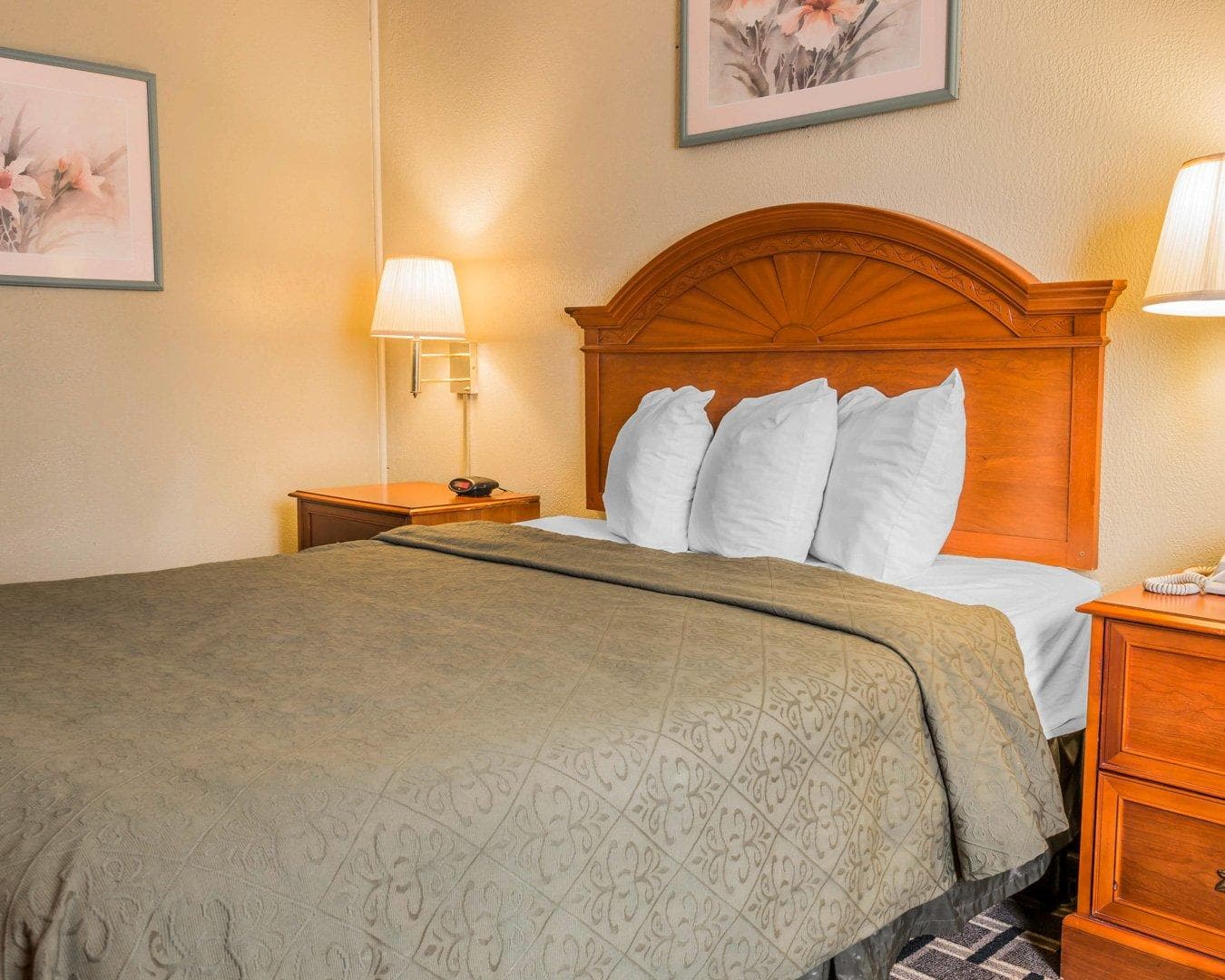 Quality Inn Grand Rapids North - Image 3