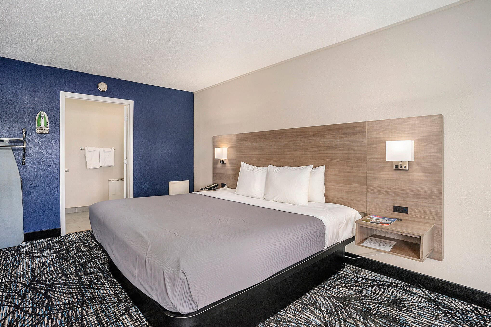 Rodeway Inn Grand Haven - Image 2