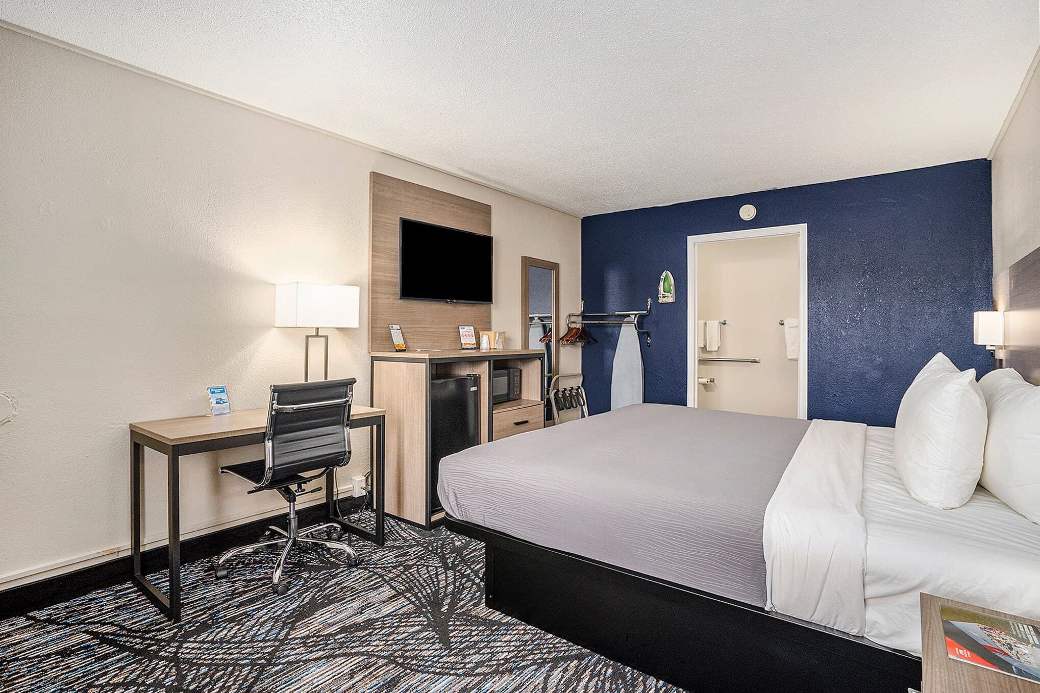 Rodeway Inn Grand Haven - Image 3