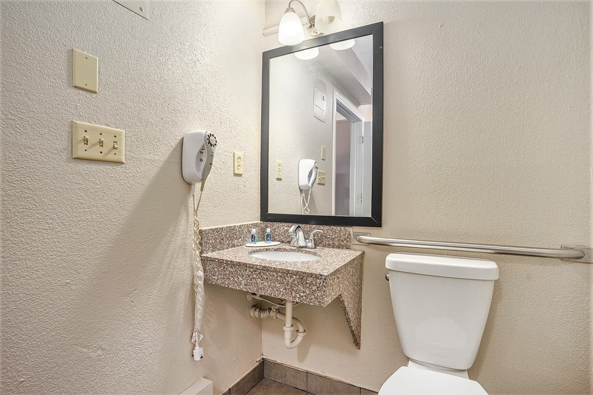 Rodeway Inn Grand Haven — 6