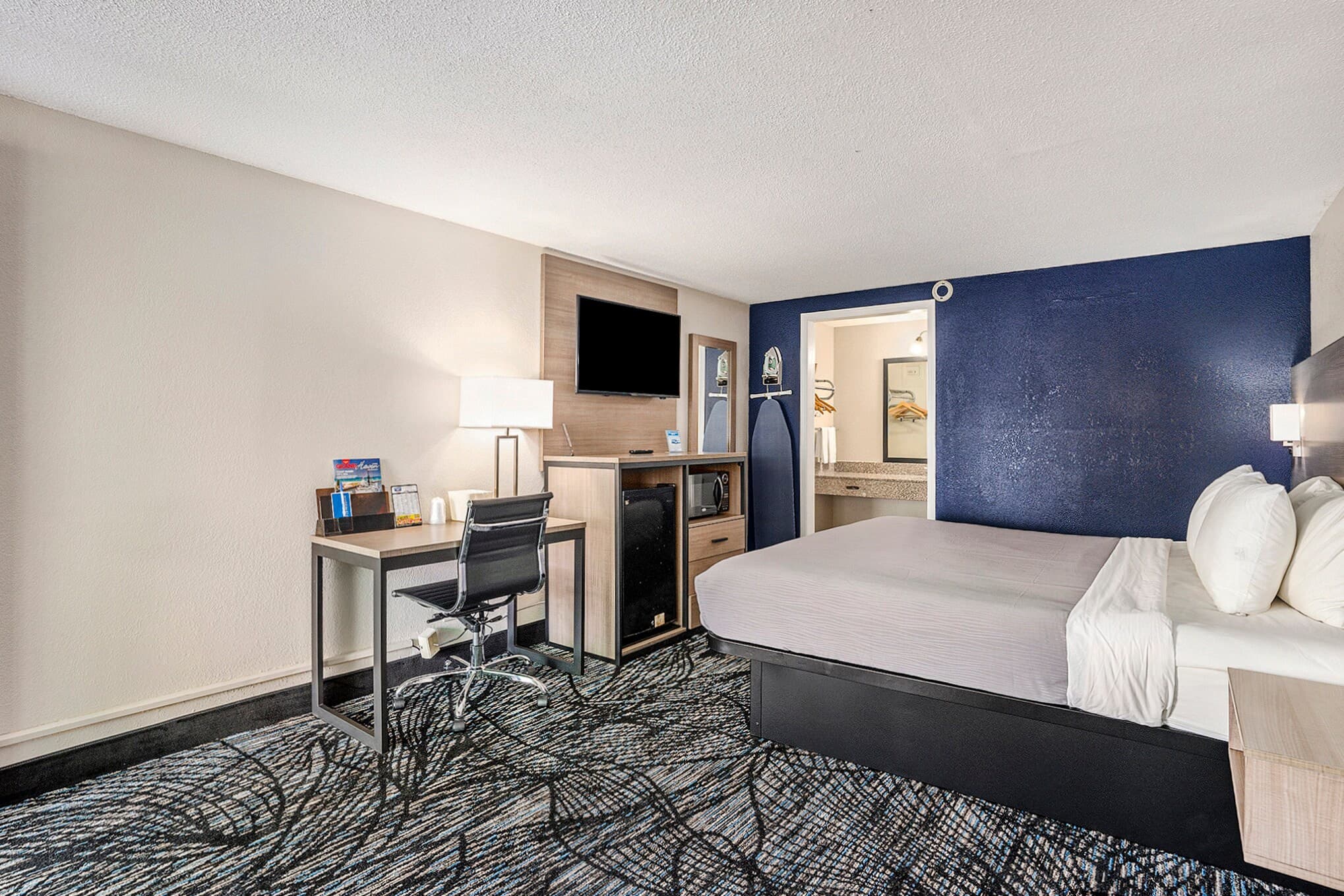 Rodeway Inn Grand Haven — 12