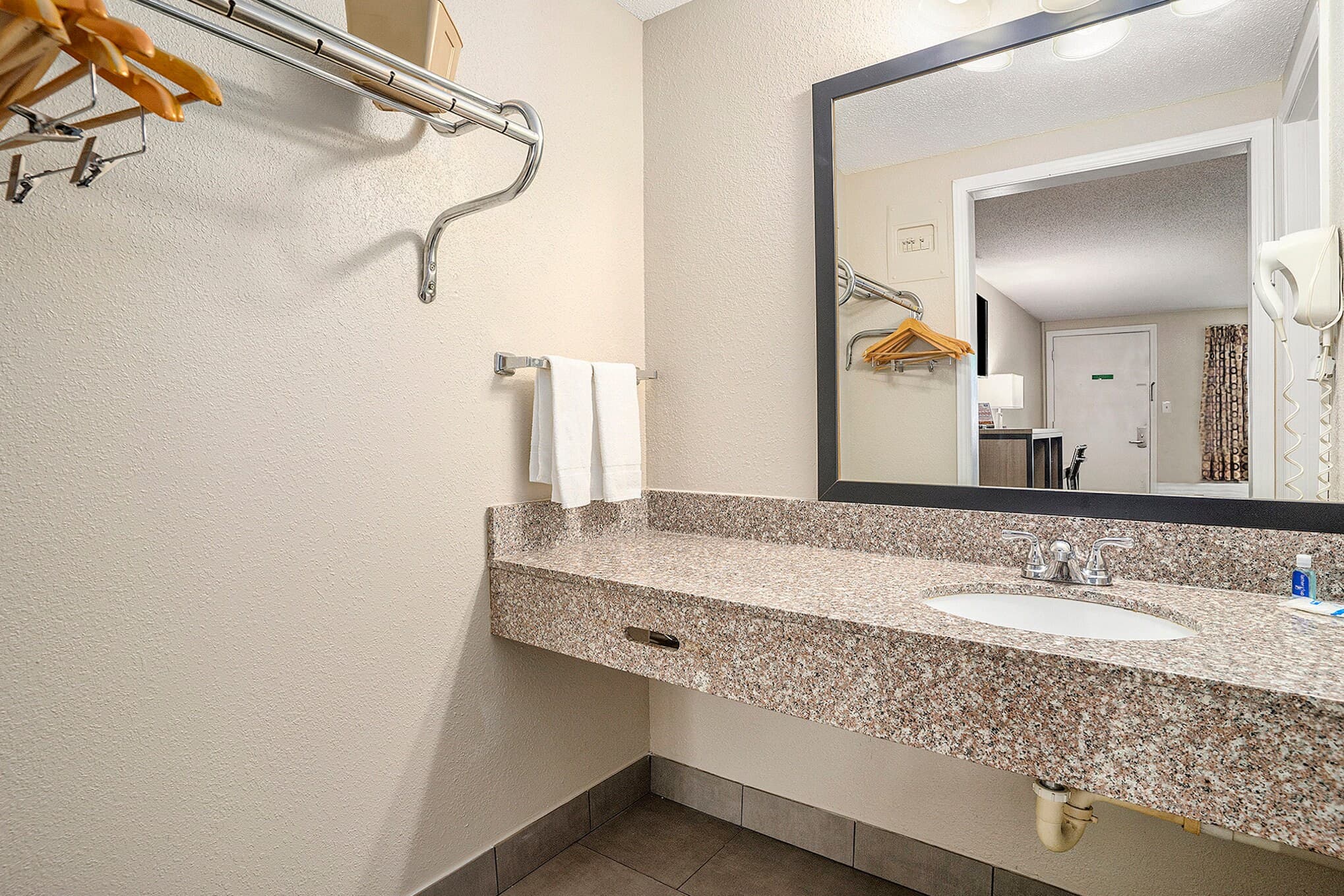 Rodeway Inn Grand Haven — 15