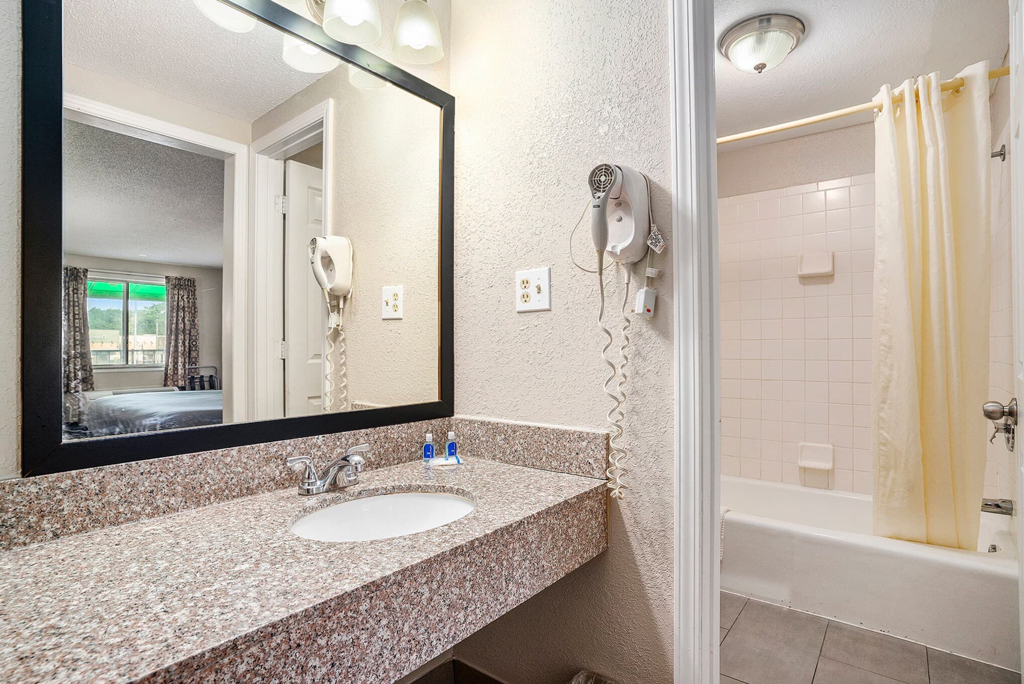 Rodeway Inn Grand Haven — 16
