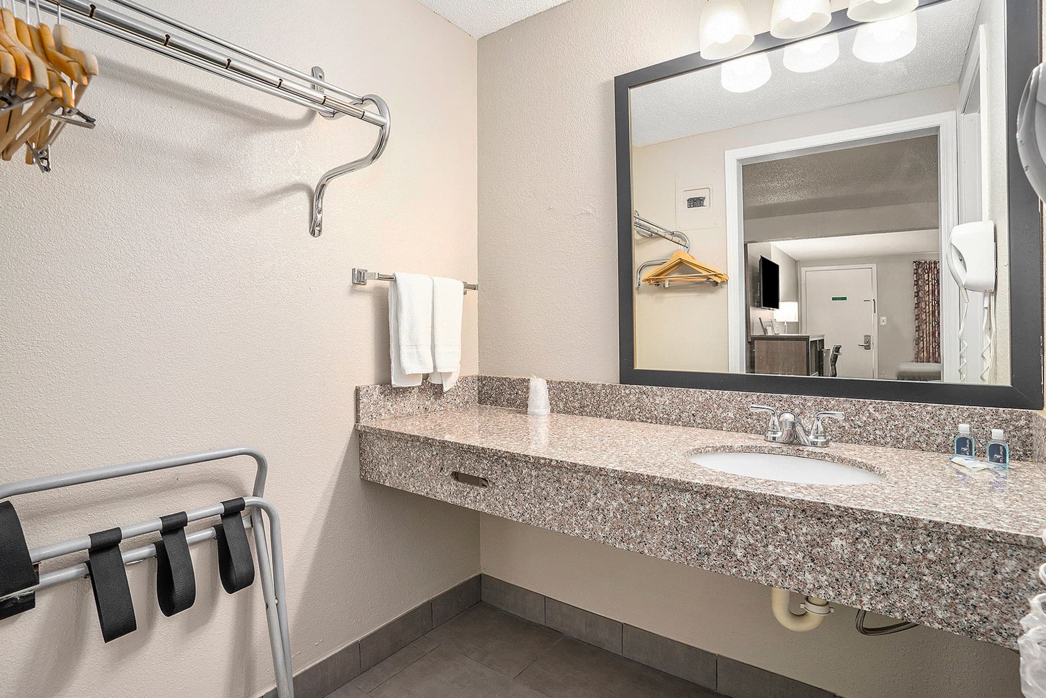 Rodeway Inn Grand Haven — 22