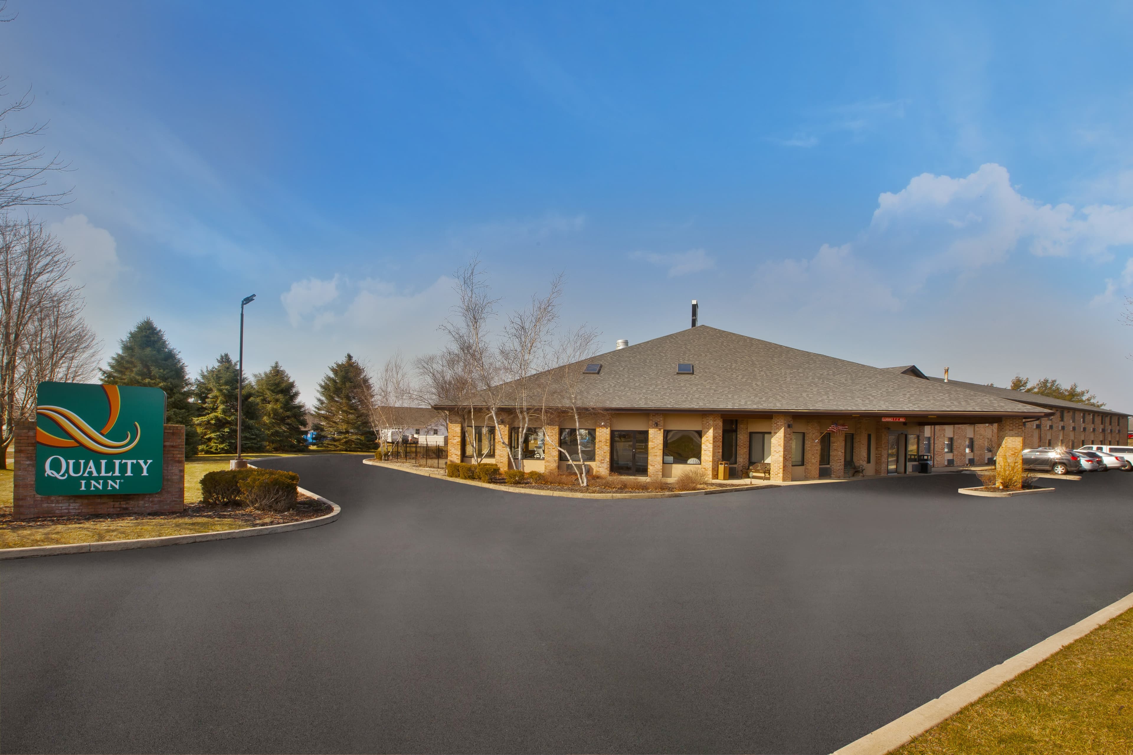 Quality Inn Marshall near I-69 - Image 1