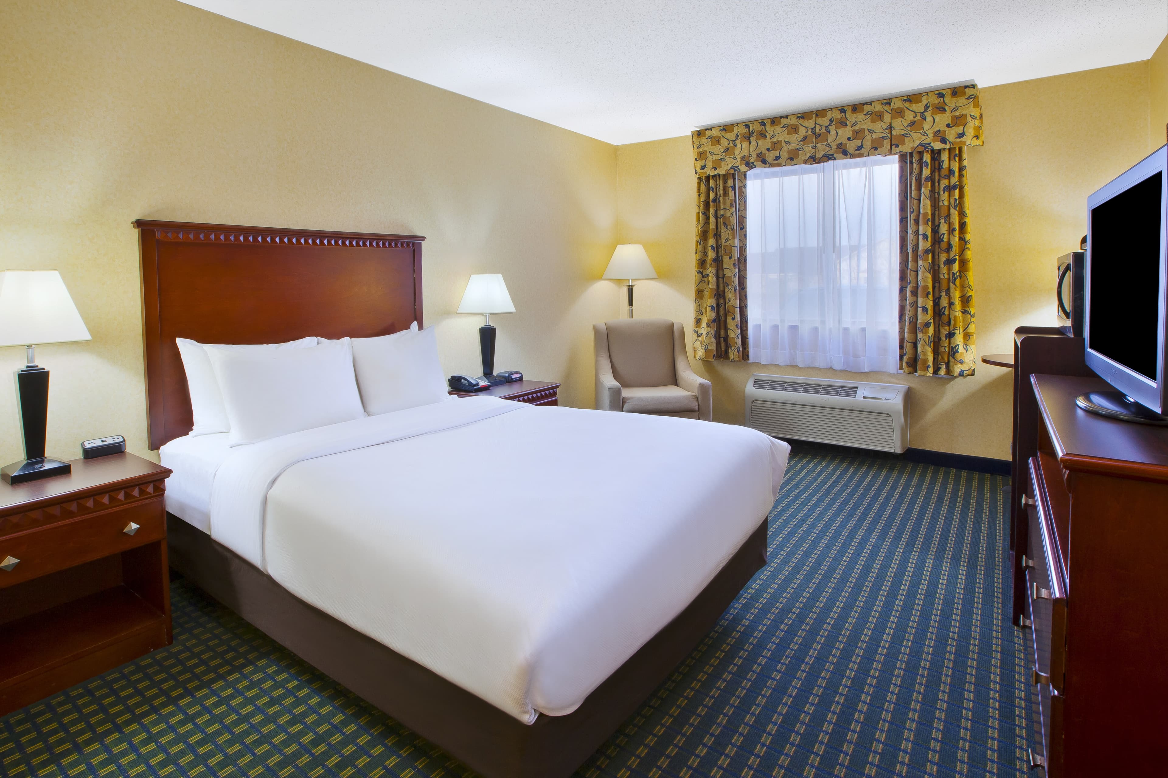 Quality Inn Marshall near I-69 - Image 3