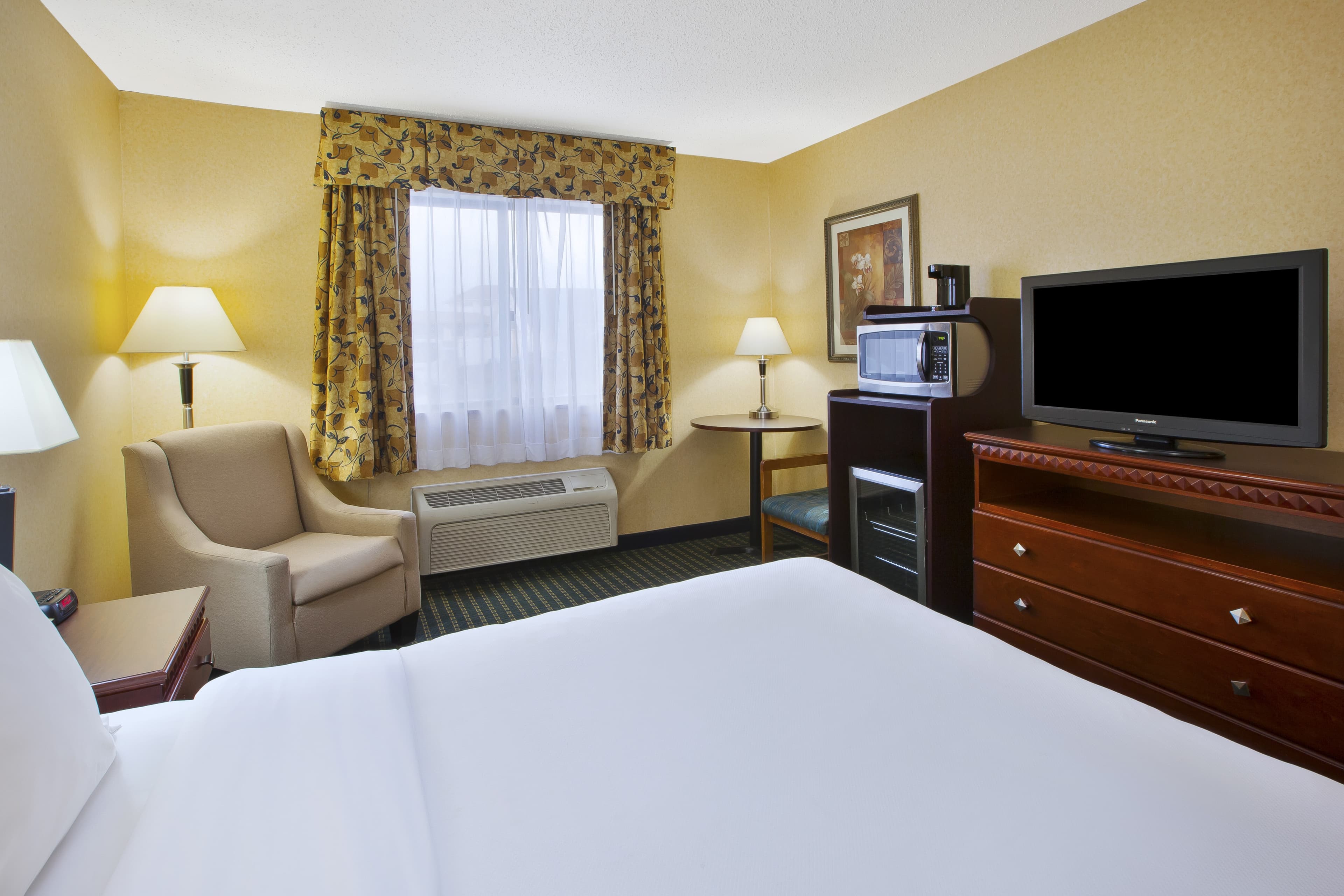Quality Inn Marshall near I-69 - Image 4