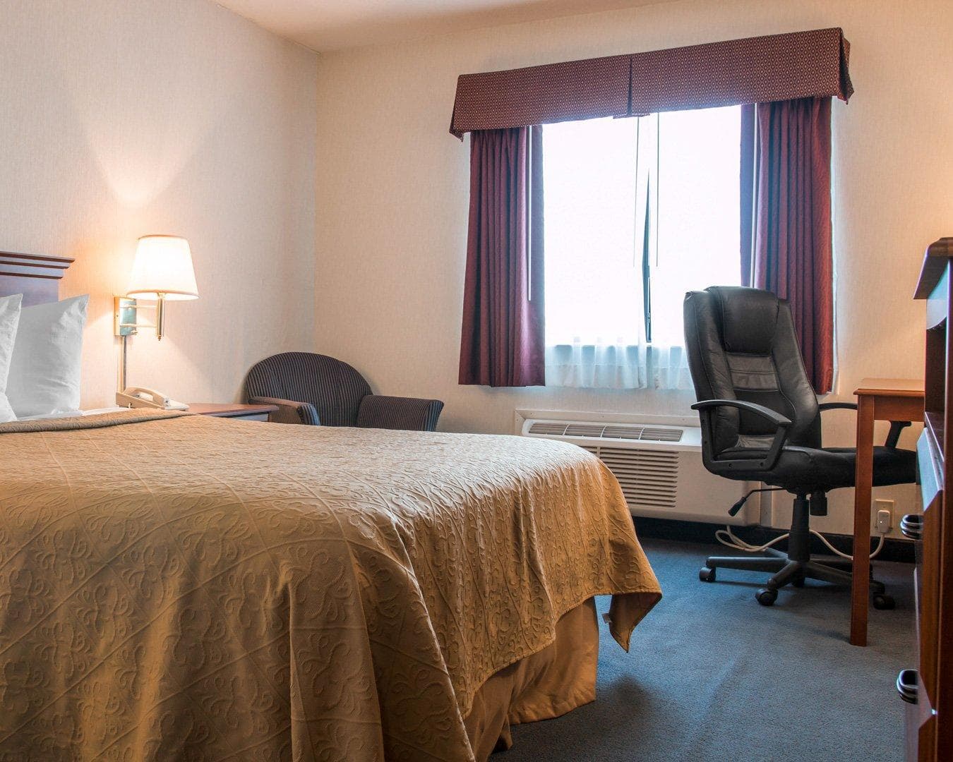 Quality Inn Hudsonville South - Image 4