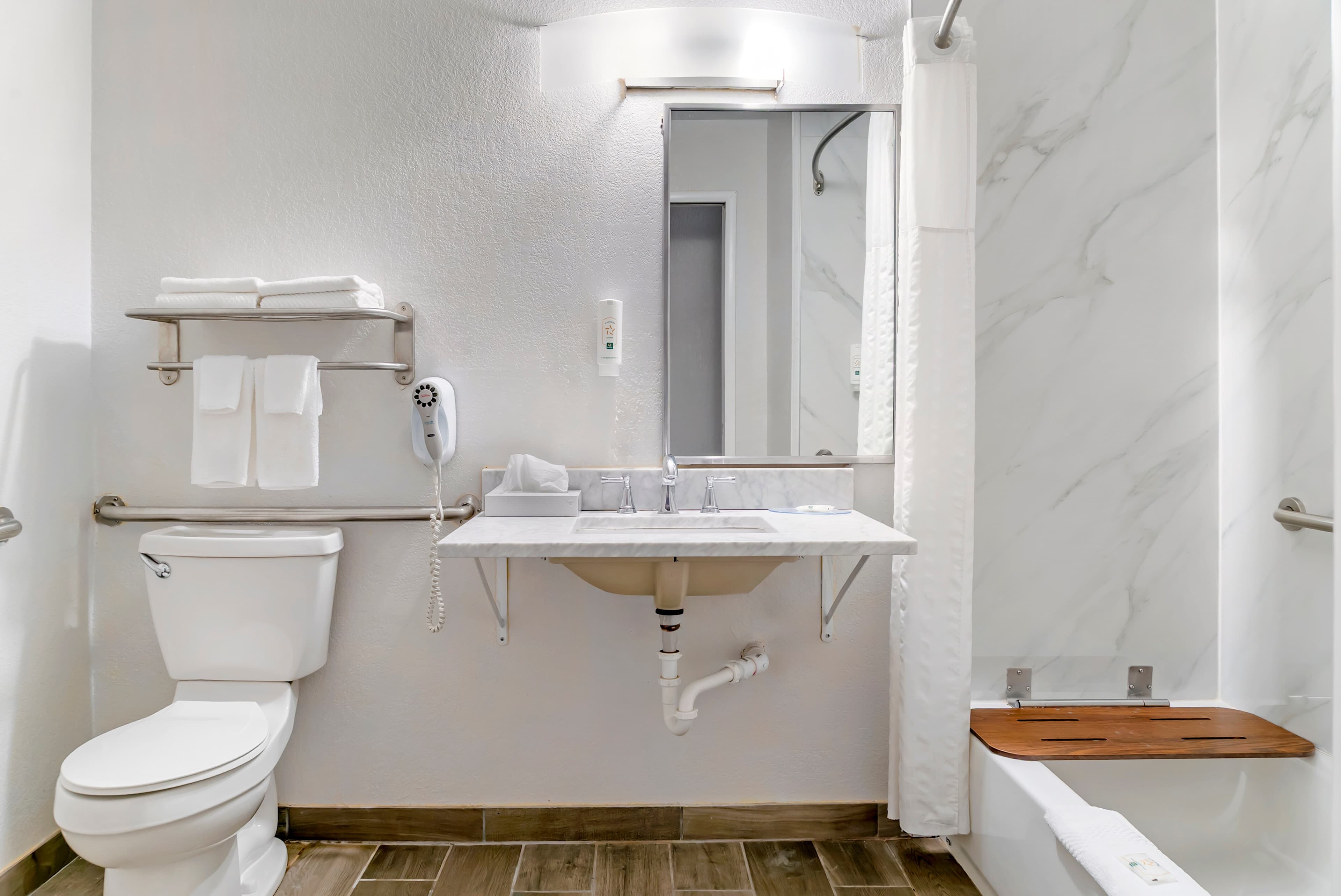 Quality Inn Grand Rapids South-Byron Center - Image 5