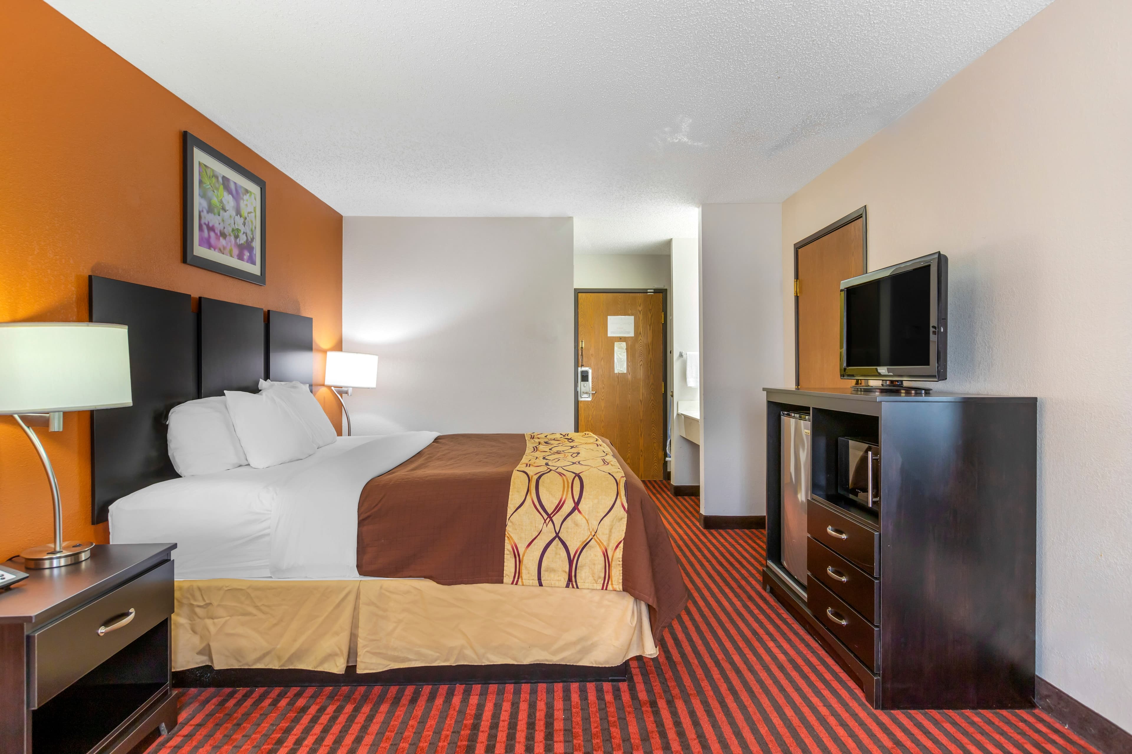 Rodeway Inn Coopersville — 10