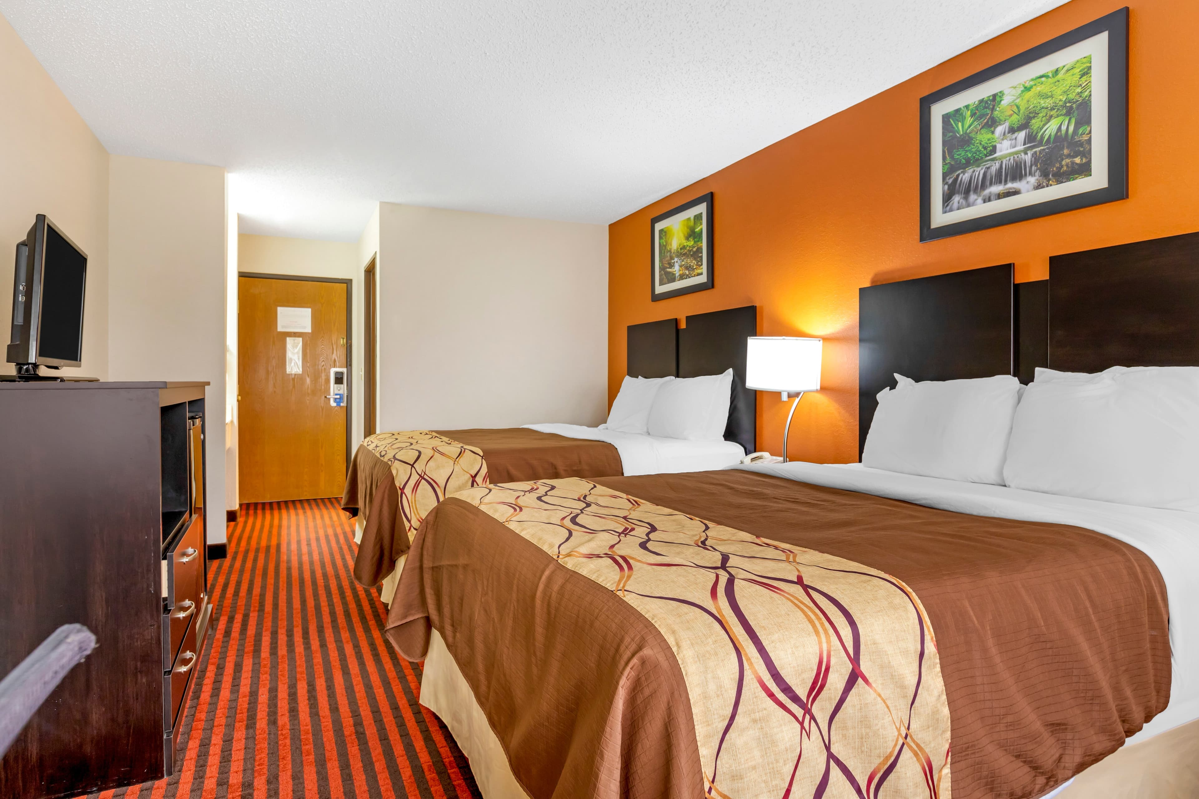 Rodeway Inn Coopersville — 14