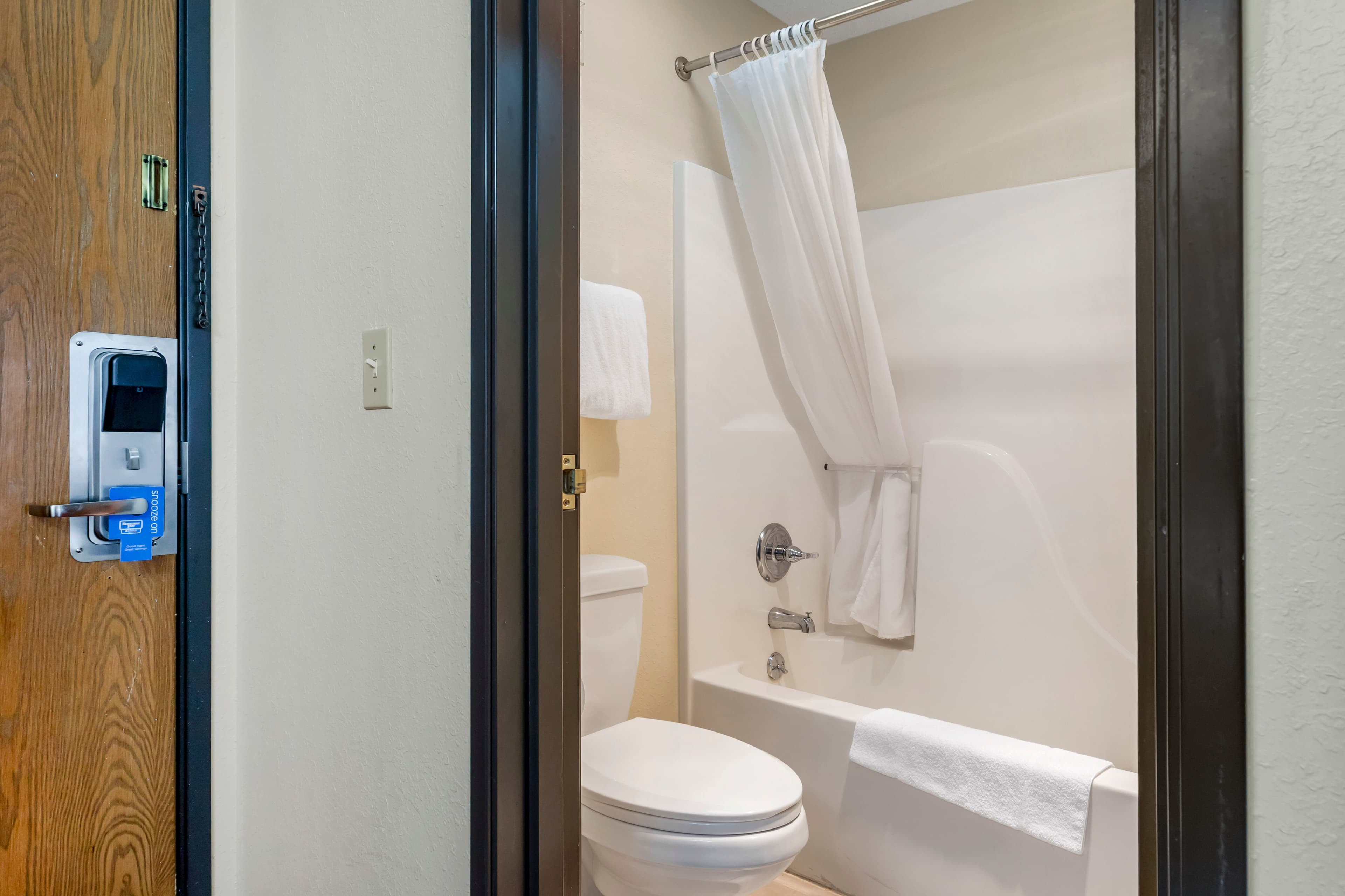 Rodeway Inn Coopersville — 16