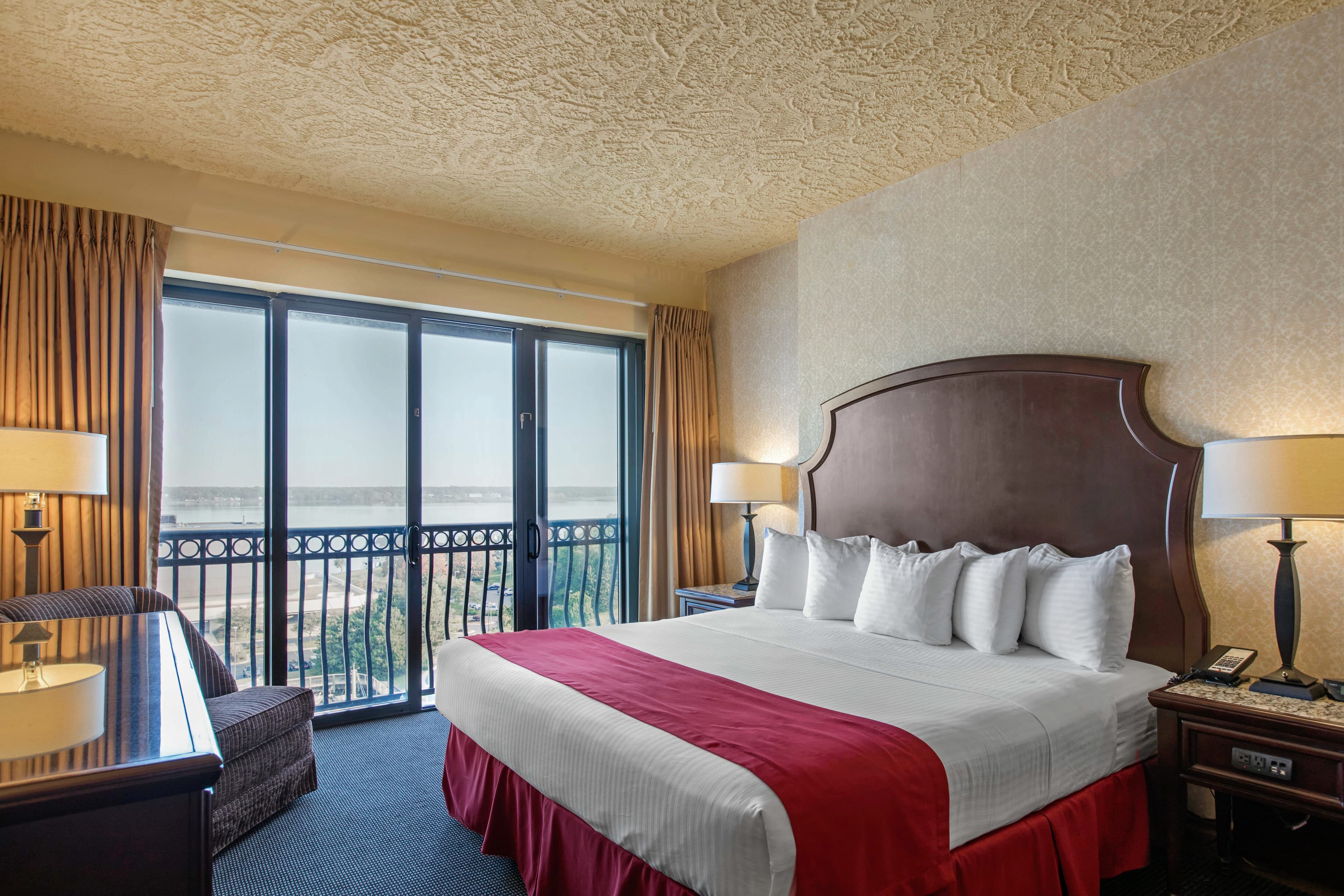 Shoreline Inn & Conference Center, an Ascend Collection Hotel - Image 2