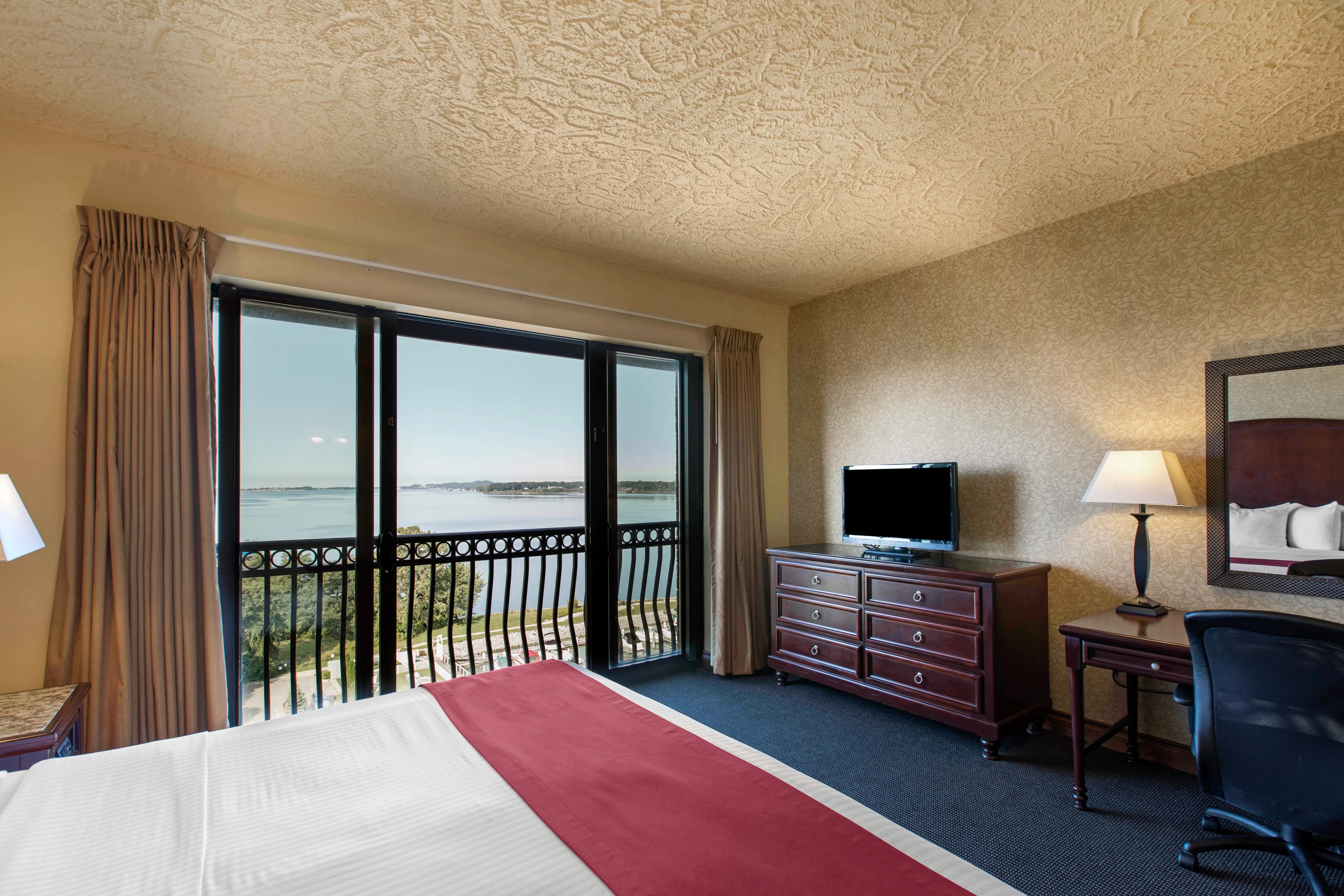 Shoreline Inn & Conference Center, an Ascend Collection Hotel — 11