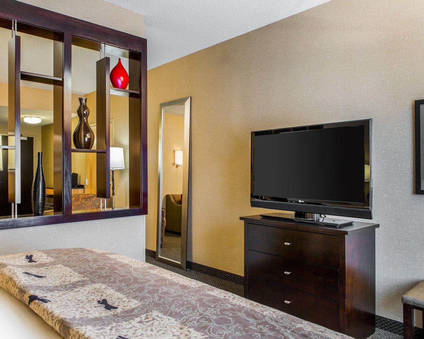 Cambria Hotel Traverse City - Image 2