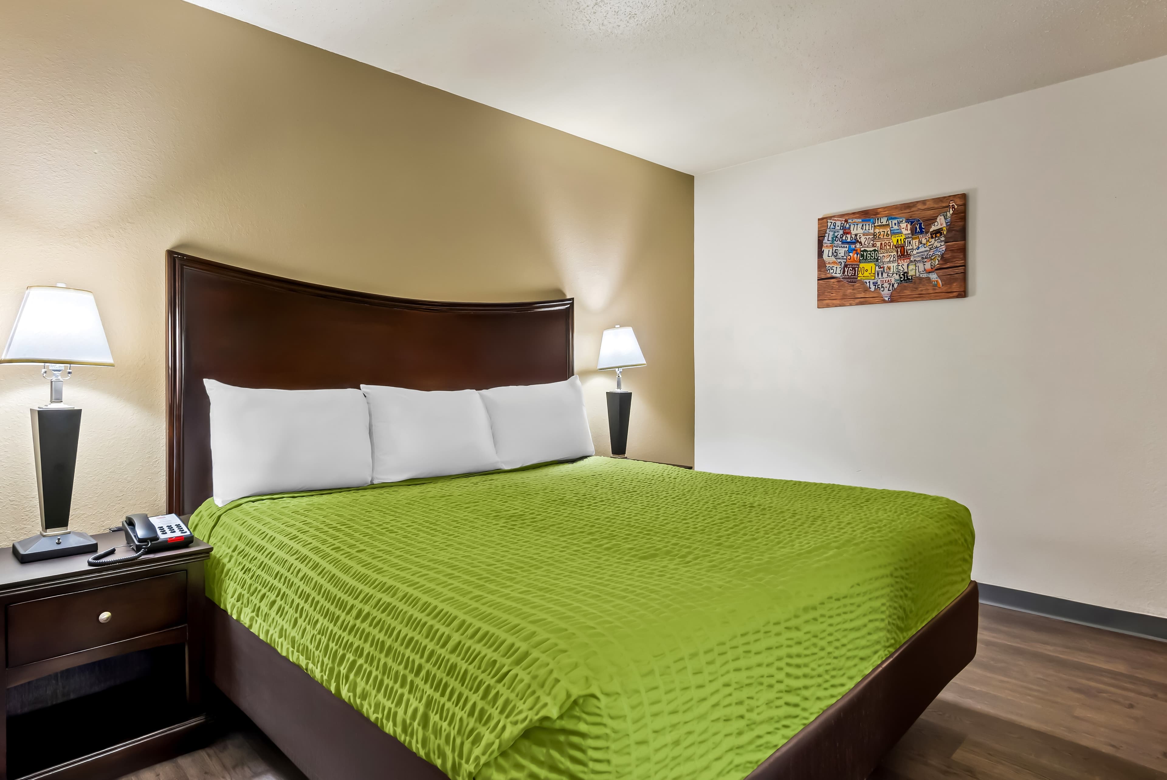 Econo Lodge Inn & Suites Auburn — 6