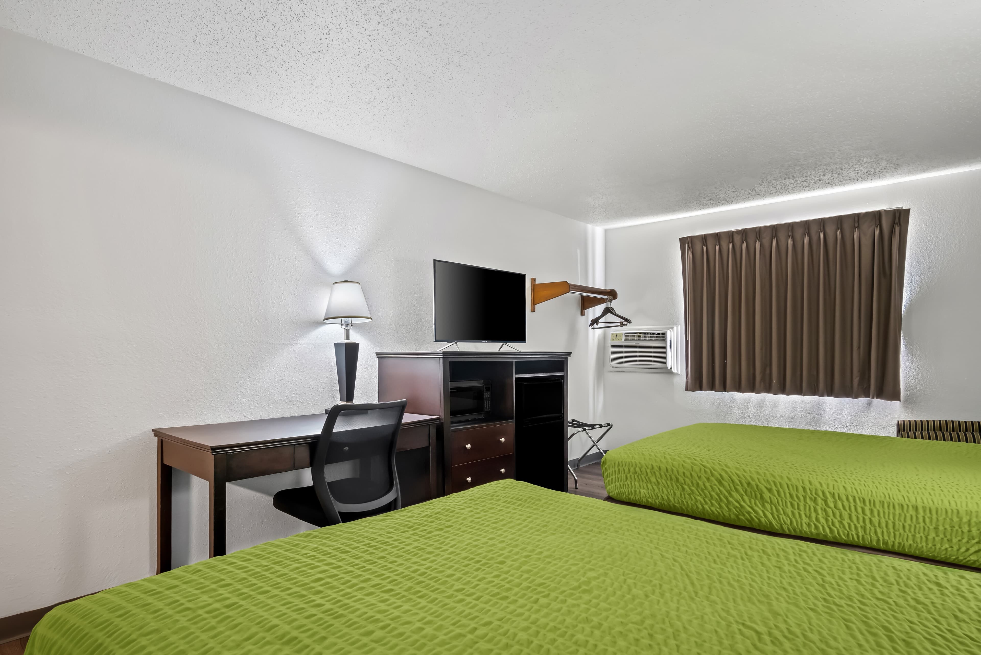 Econo Lodge Inn & Suites Auburn — 20