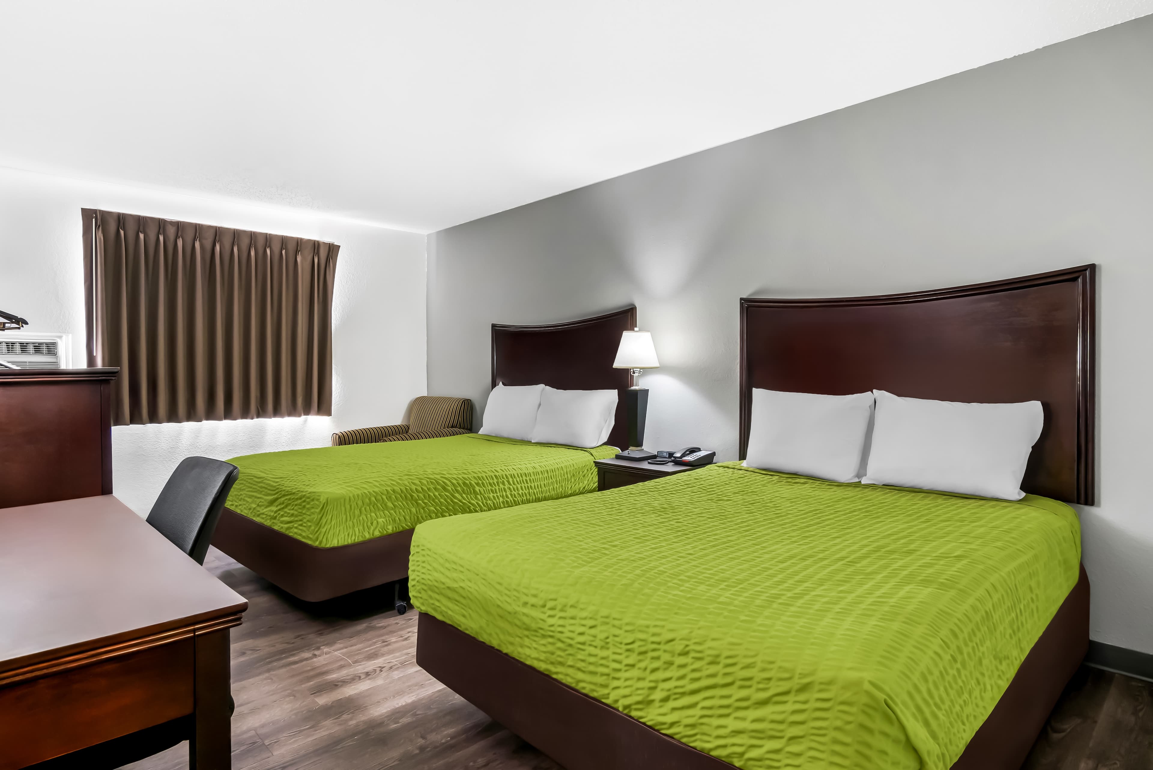 Econo Lodge Inn & Suites Auburn — 22