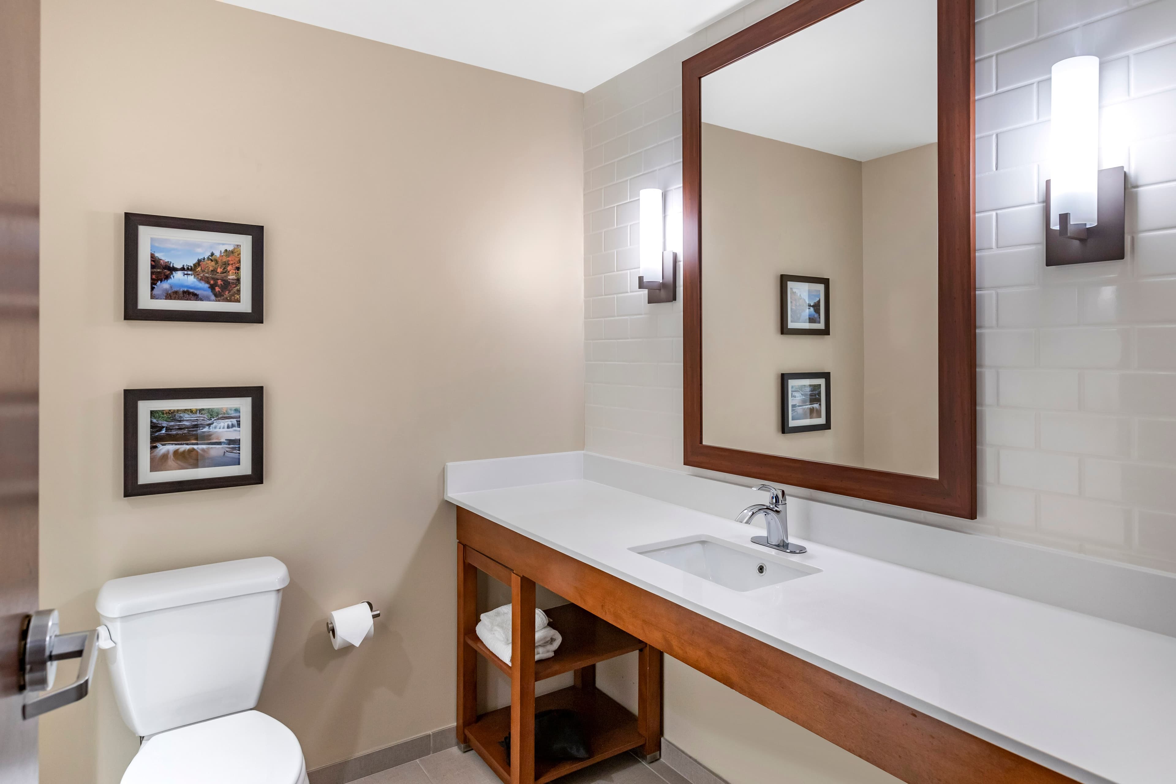 Comfort Inn & Suites Clarkston Pine Knob Area — 33