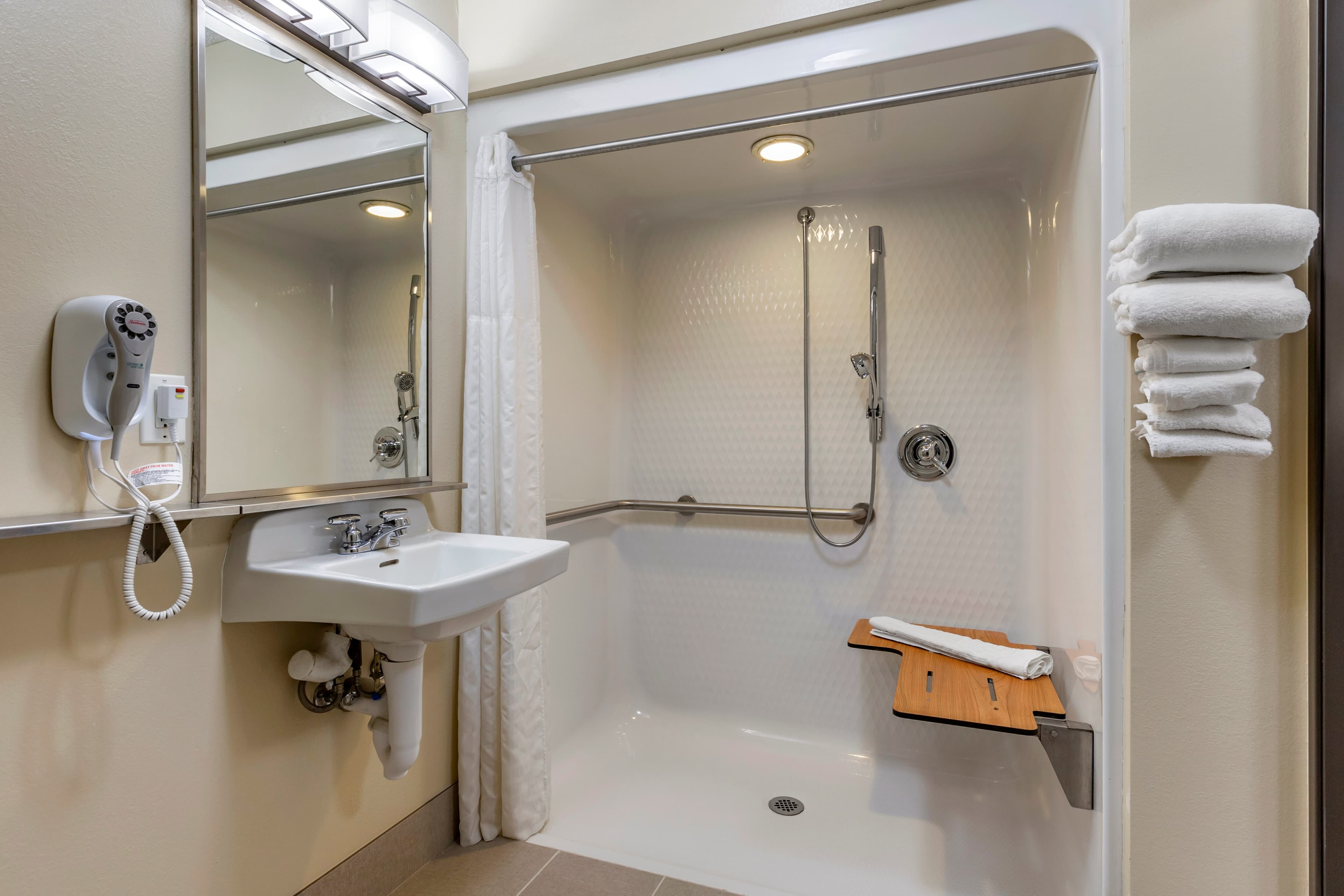 Comfort Inn & Suites Dimondale - Lansing — 8