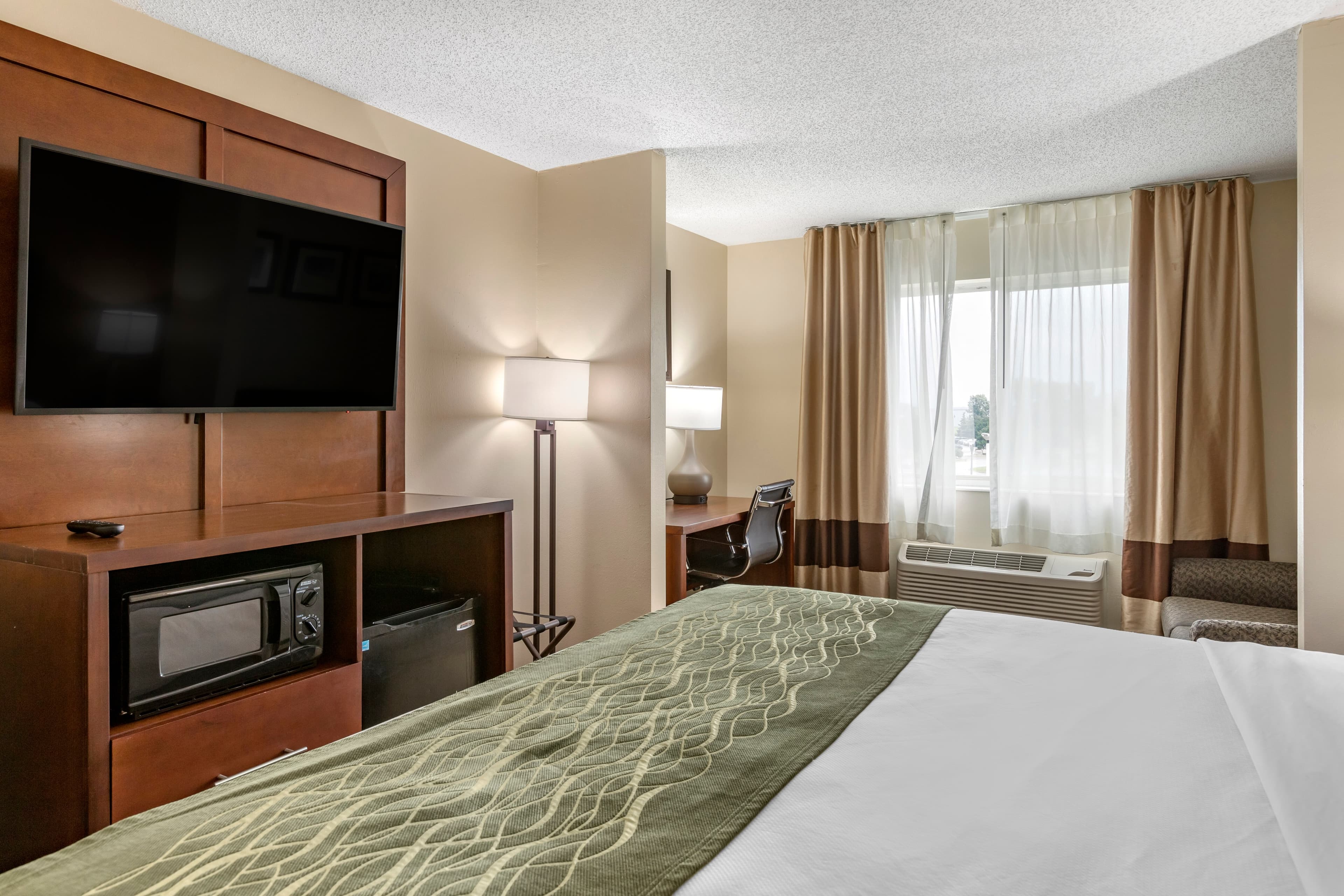 Comfort Inn & Suites Dimondale - Lansing — 14
