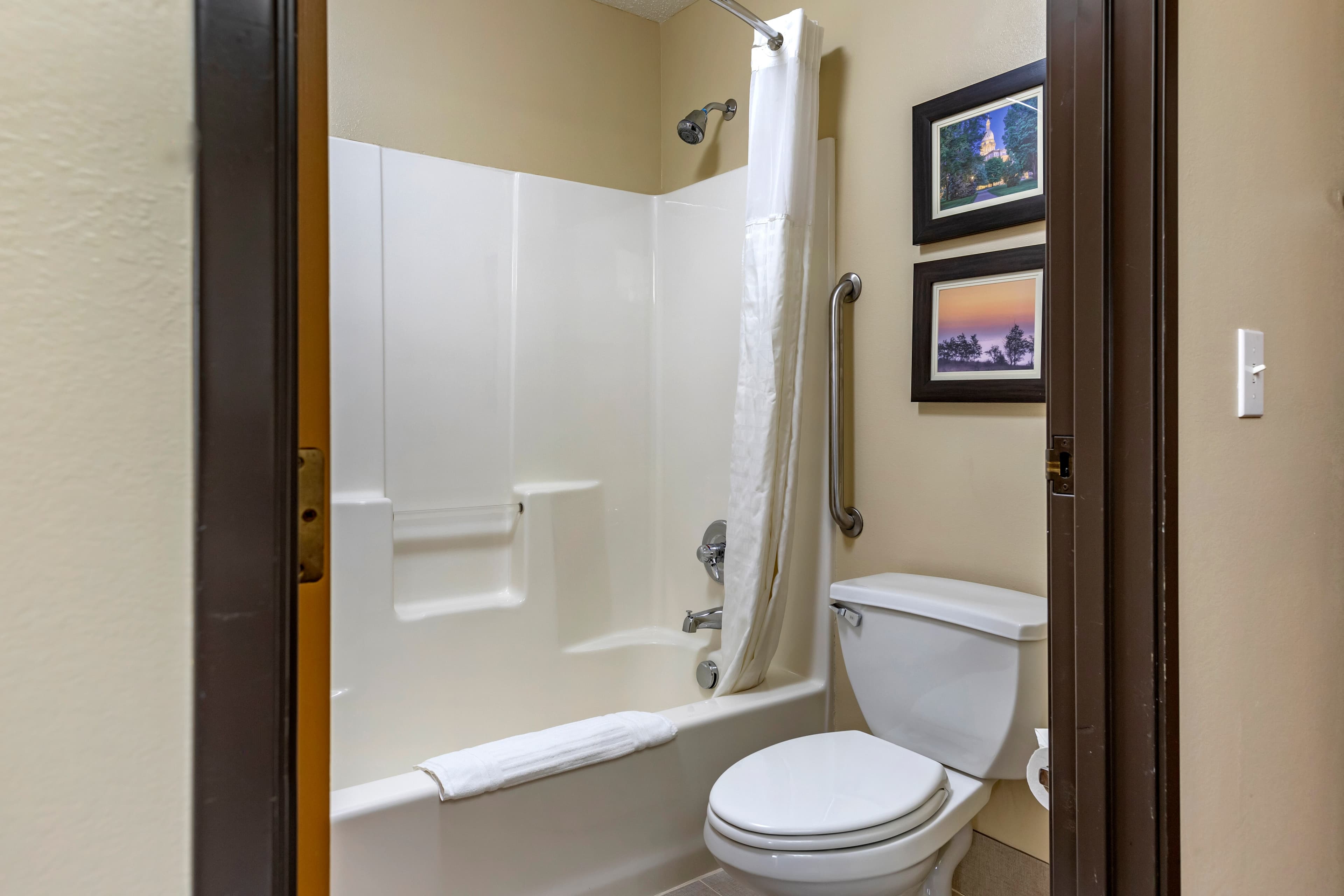 Comfort Inn & Suites Dimondale - Lansing — 16