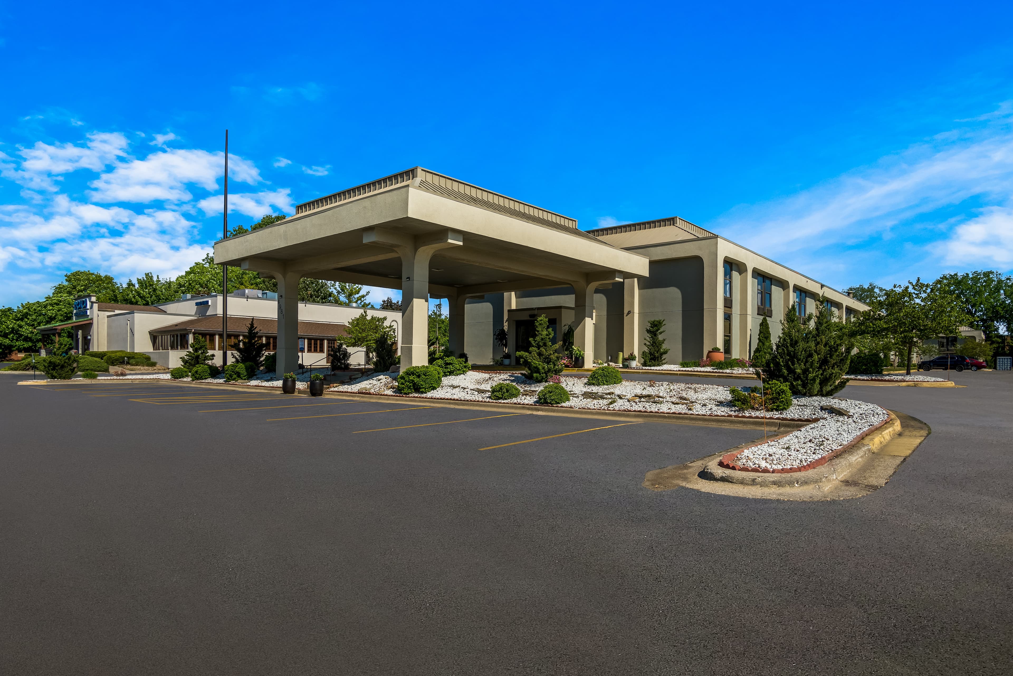Clarion Inn & Suites Grand Rapids Airport