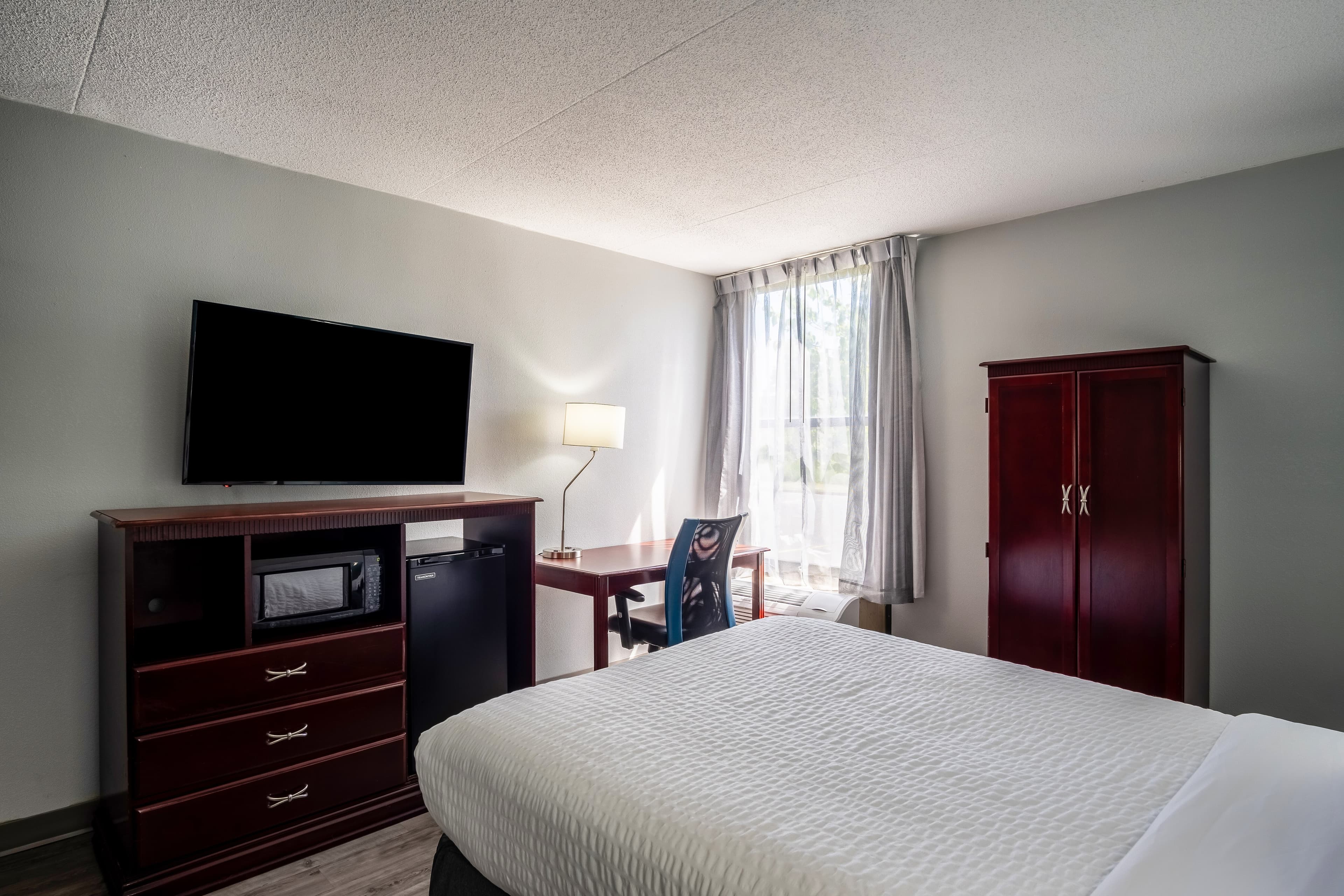 Clarion Inn & Suites Grand Rapids Airport — 3