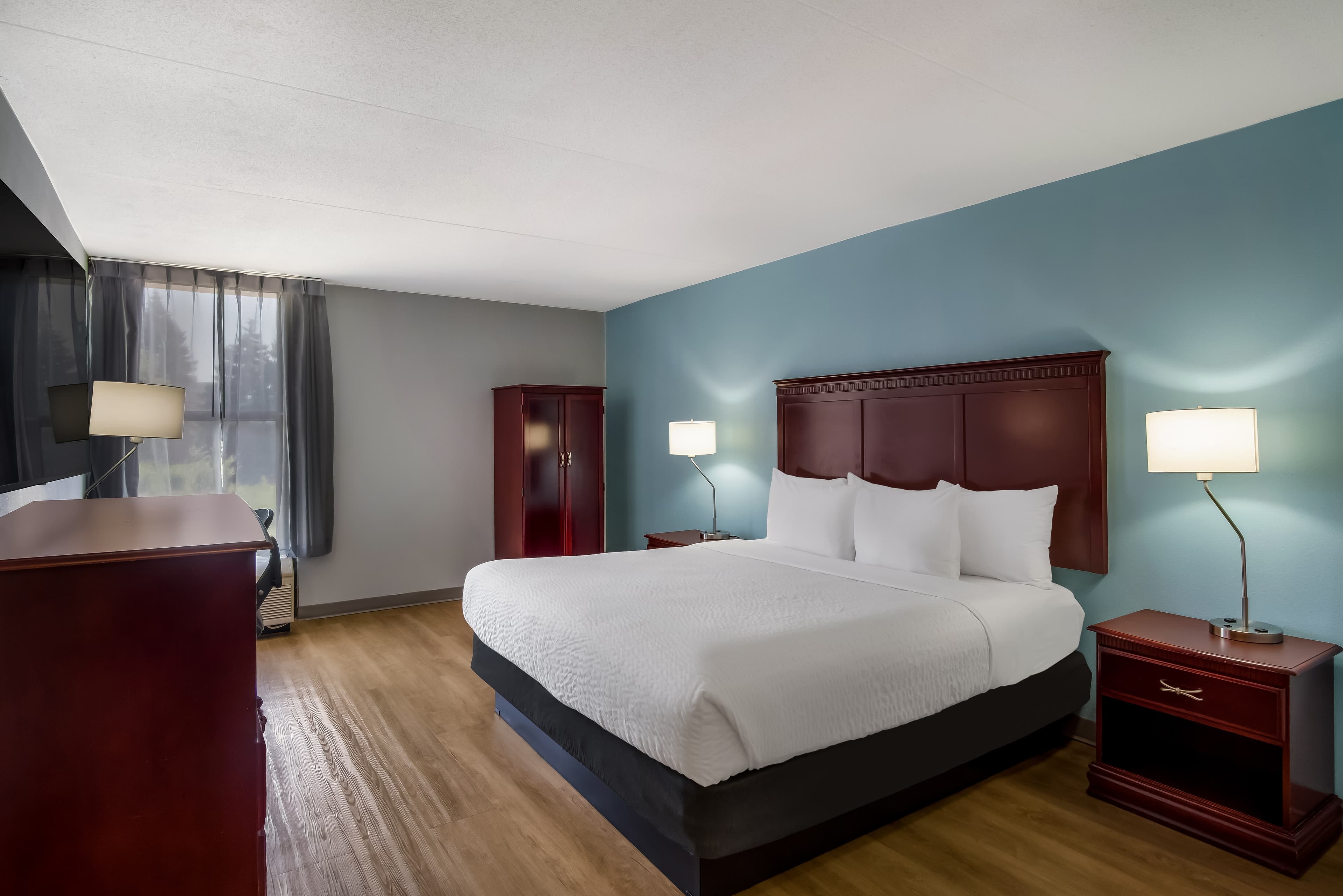 Clarion Inn & Suites Grand Rapids Airport — 6
