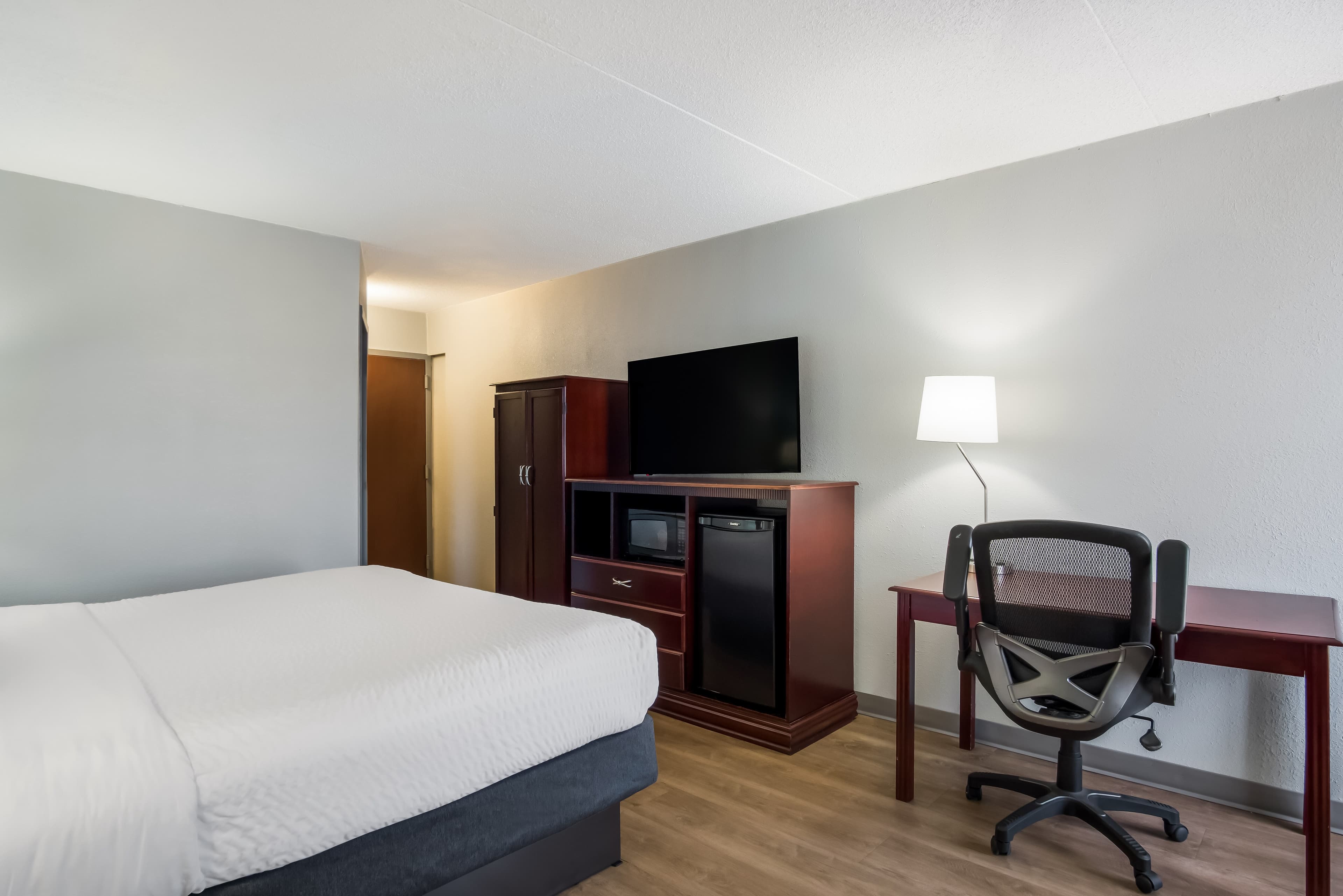 Clarion Inn & Suites Grand Rapids Airport — 12