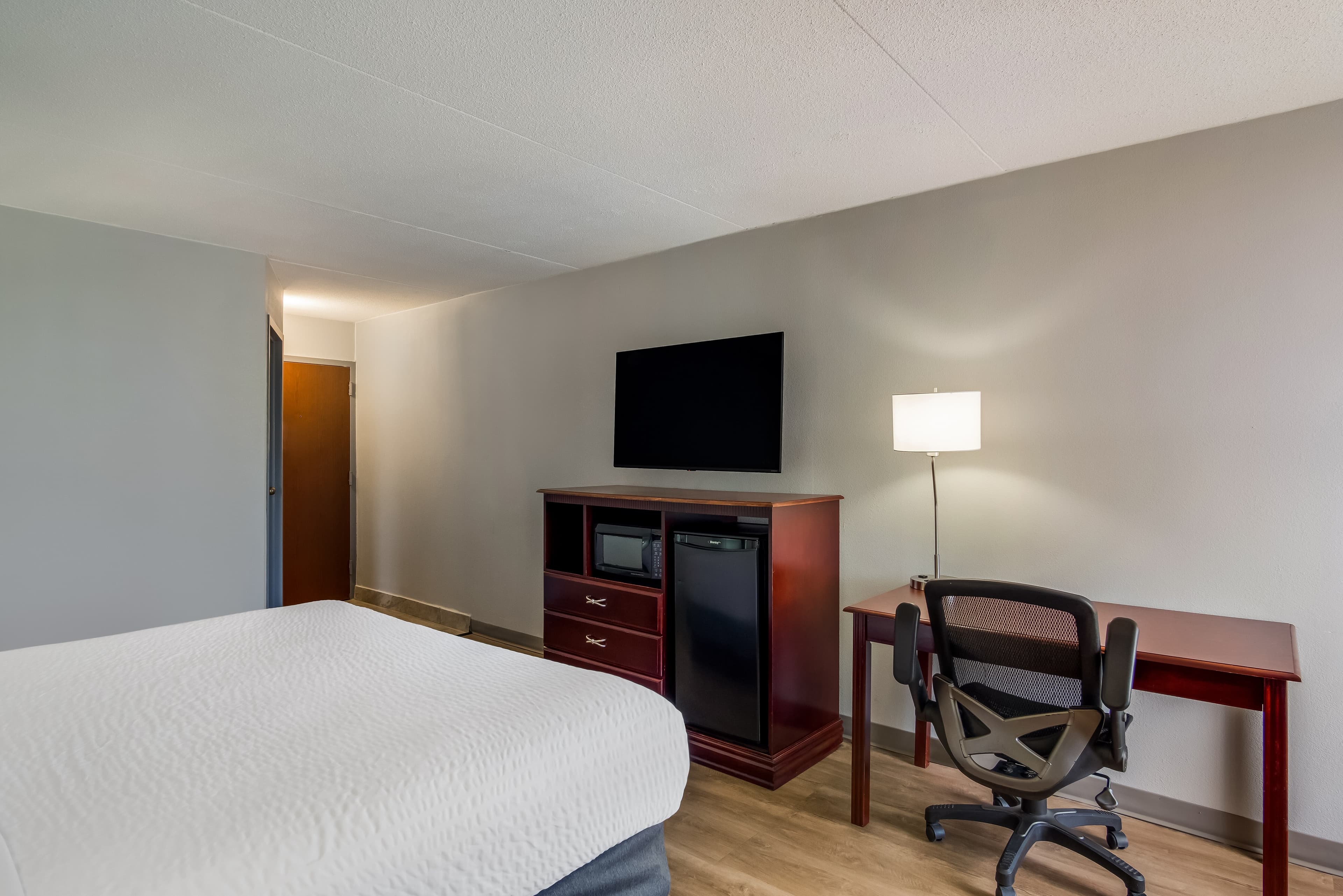 Clarion Inn & Suites Grand Rapids Airport — 7