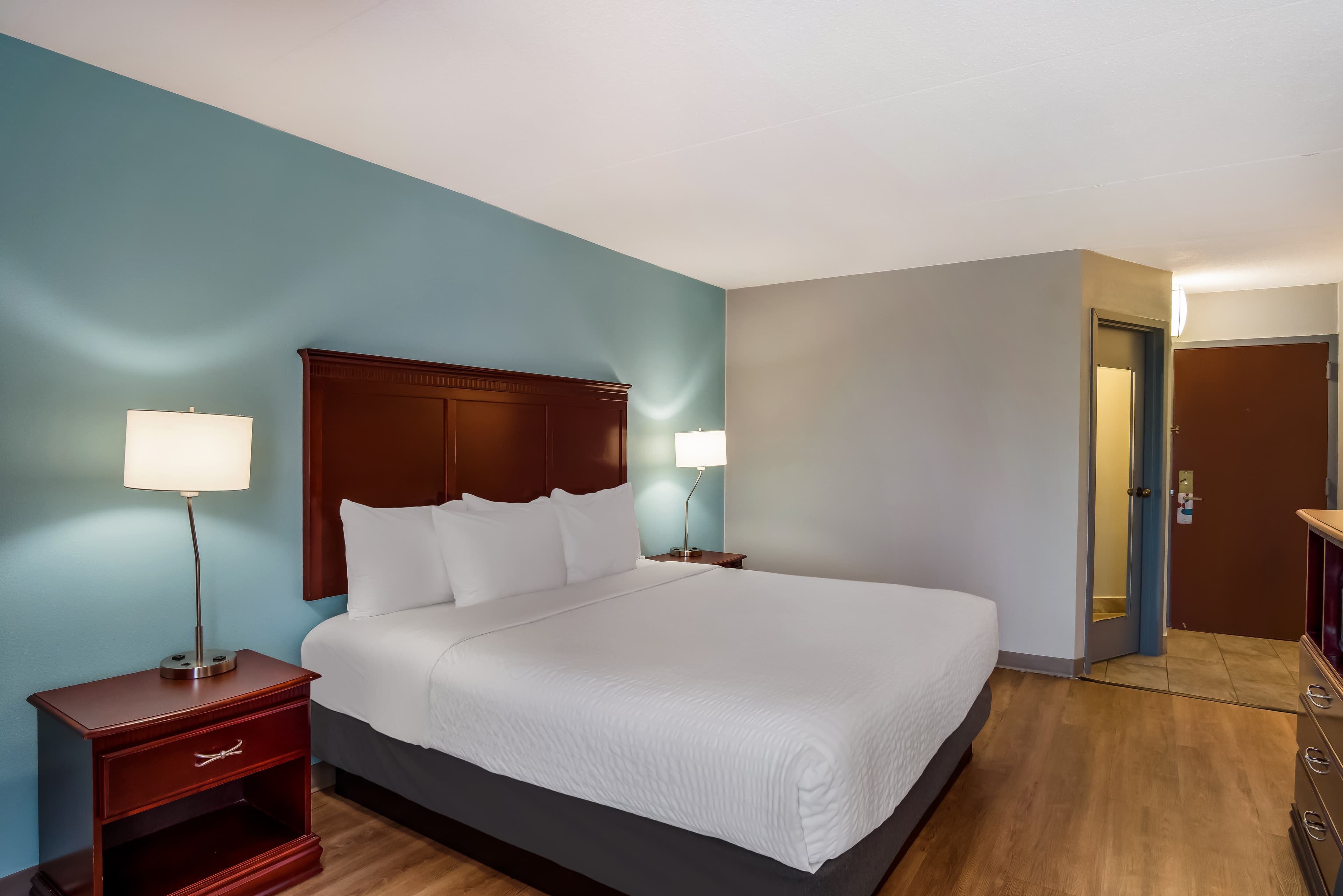 Clarion Inn & Suites Grand Rapids Airport — 8