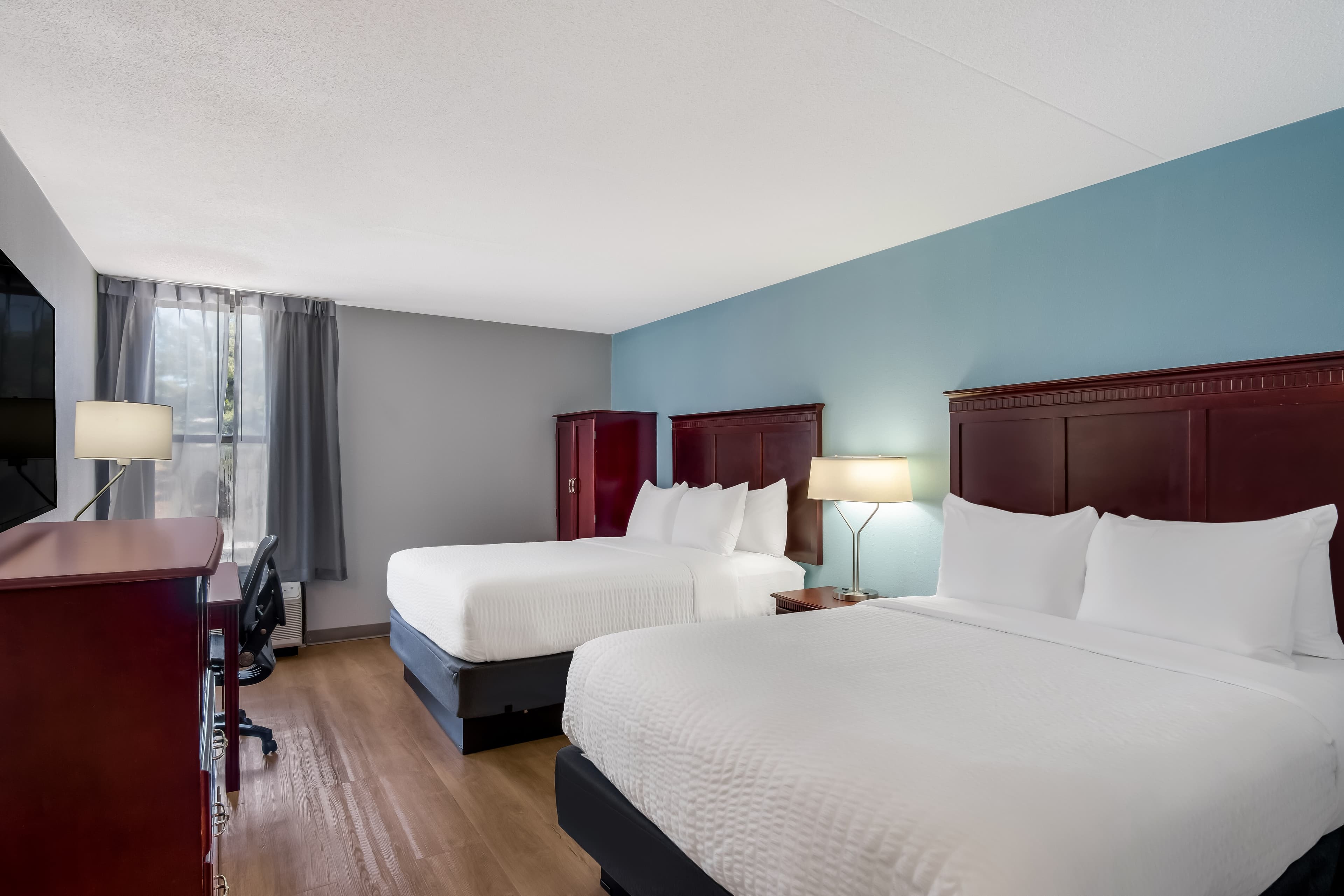 Clarion Inn & Suites Grand Rapids Airport — 14
