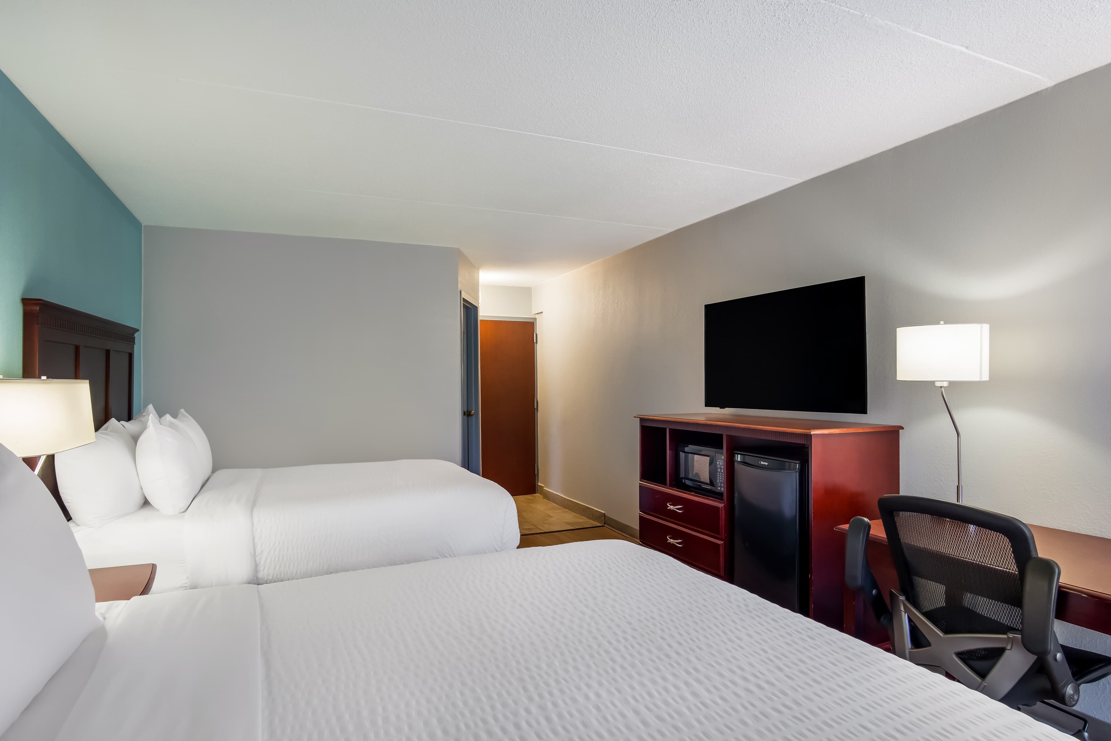 Clarion Inn & Suites Grand Rapids Airport — 15