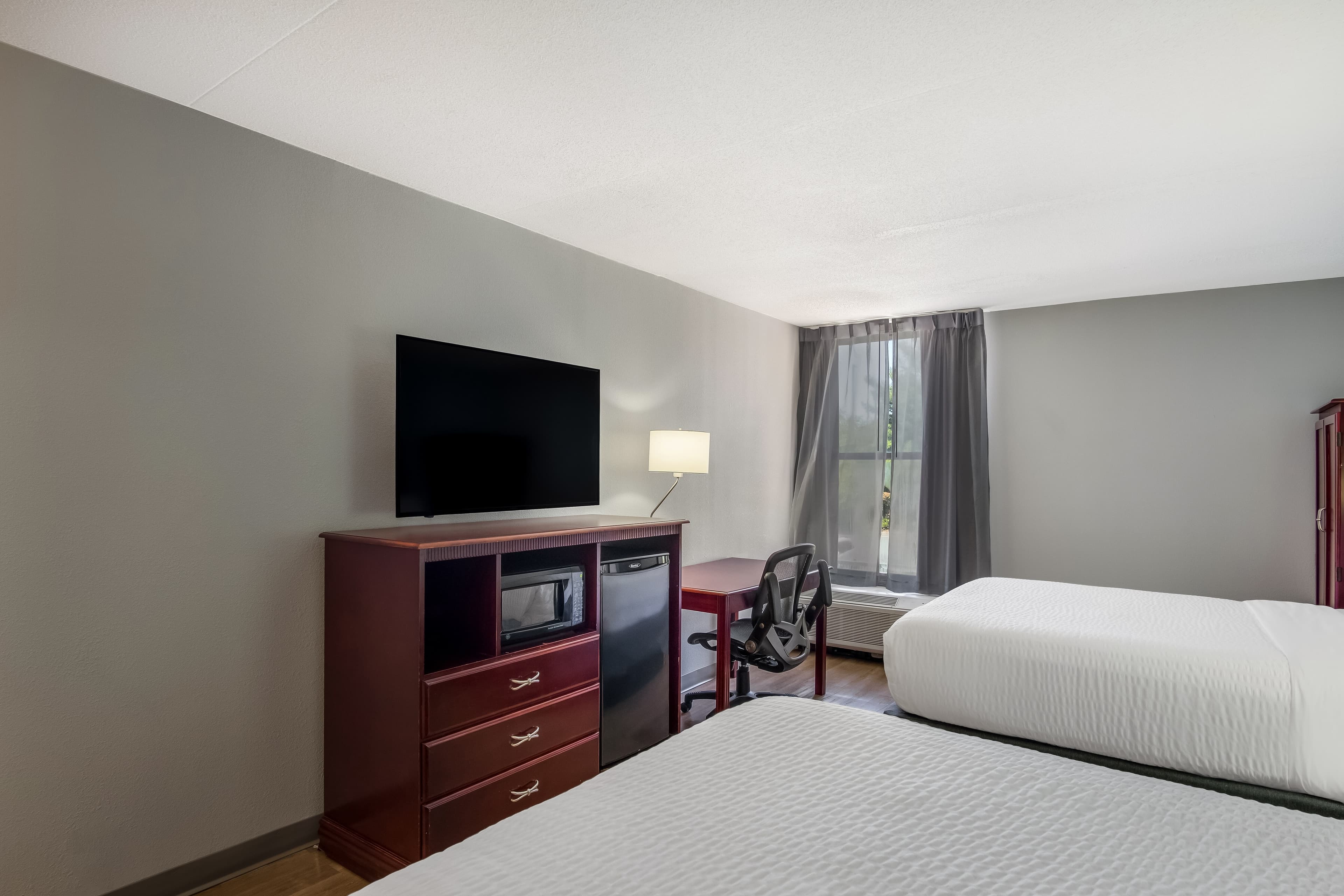 Clarion Inn & Suites Grand Rapids Airport — 16