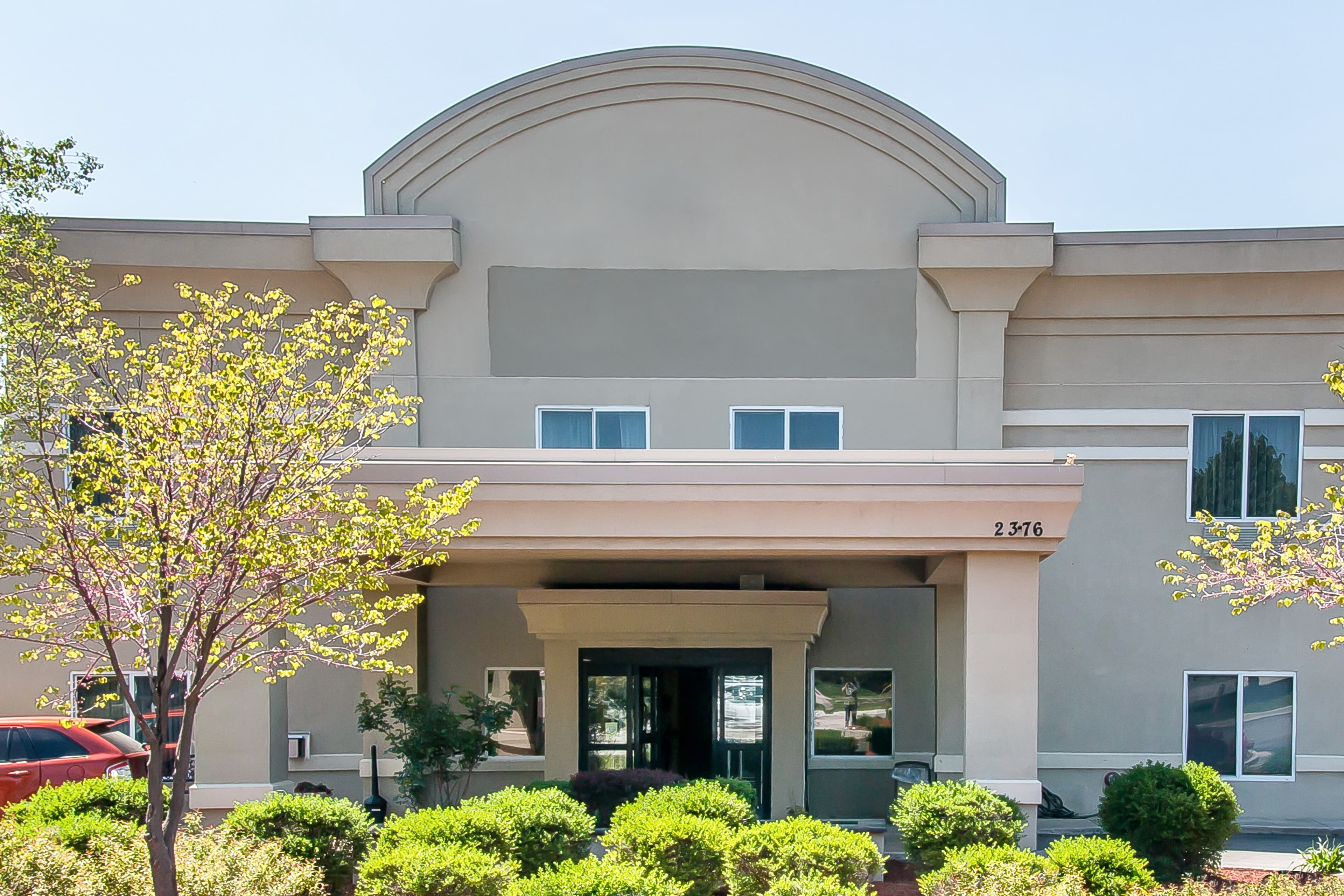 Quality Inn & Suites Ann Arbor Hwy 23 - Image 1
