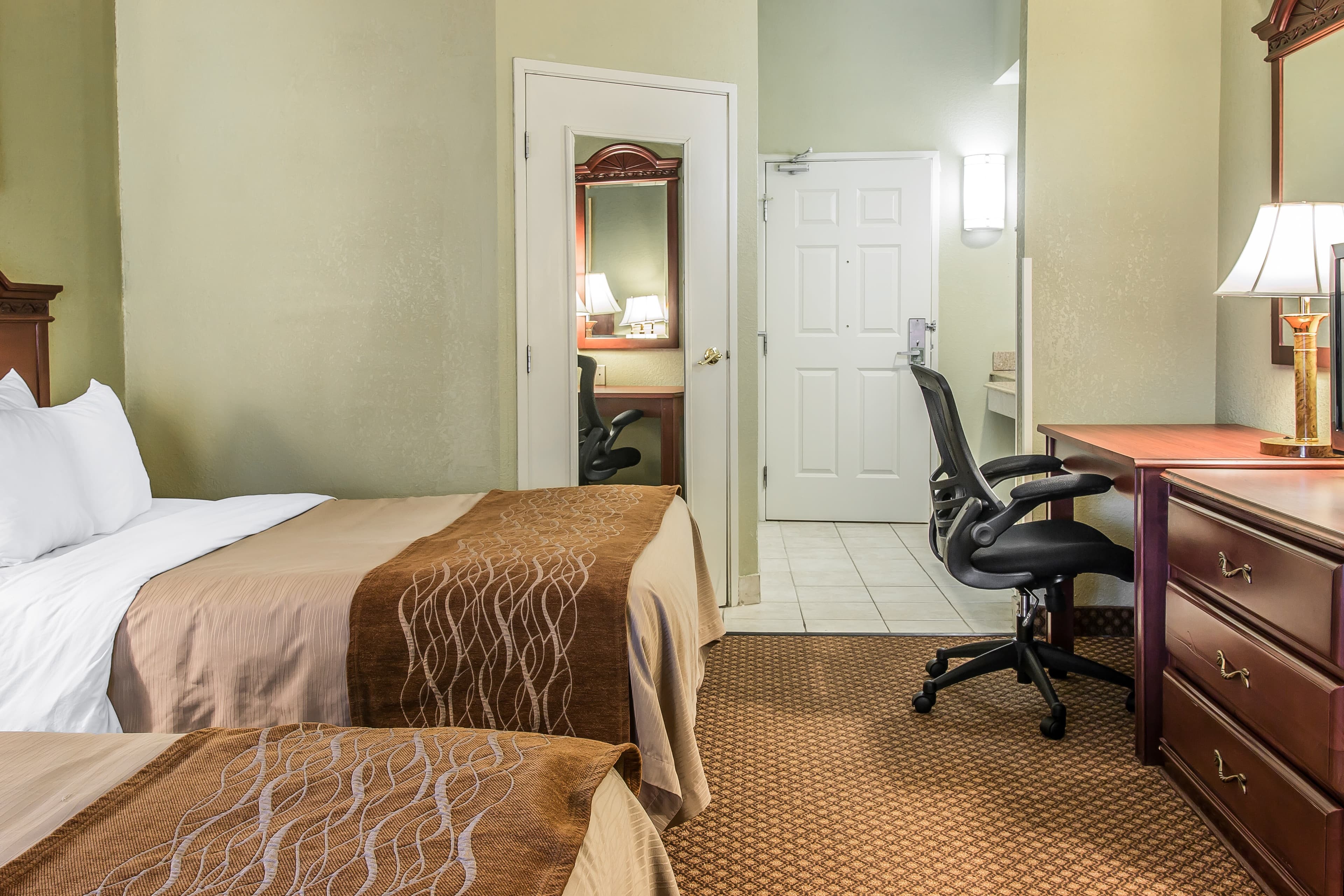 Quality Inn & Suites Ann Arbor Hwy 23 - Image 3