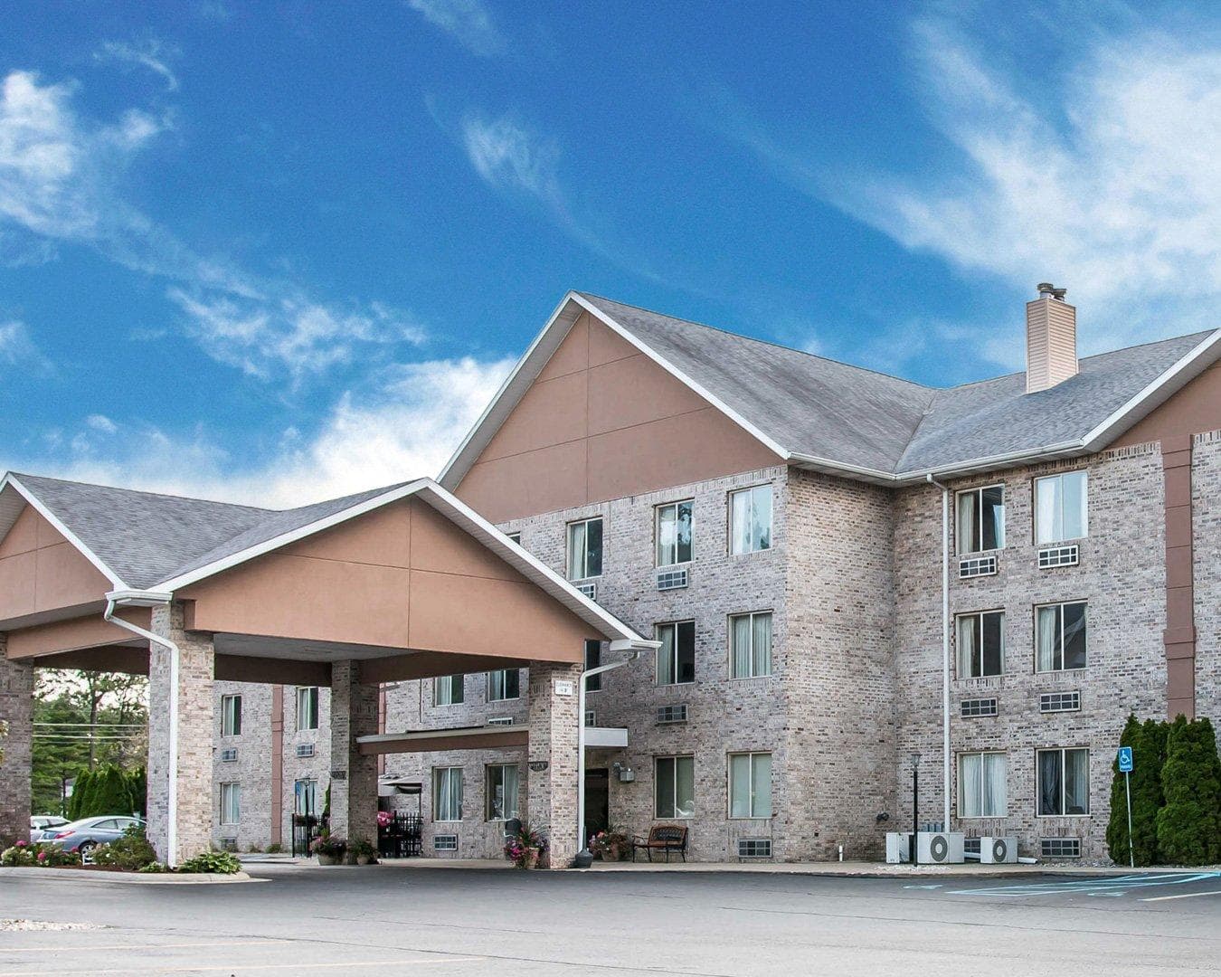 Comfort Inn Whitehall near Michigan's Adventure - Image 1