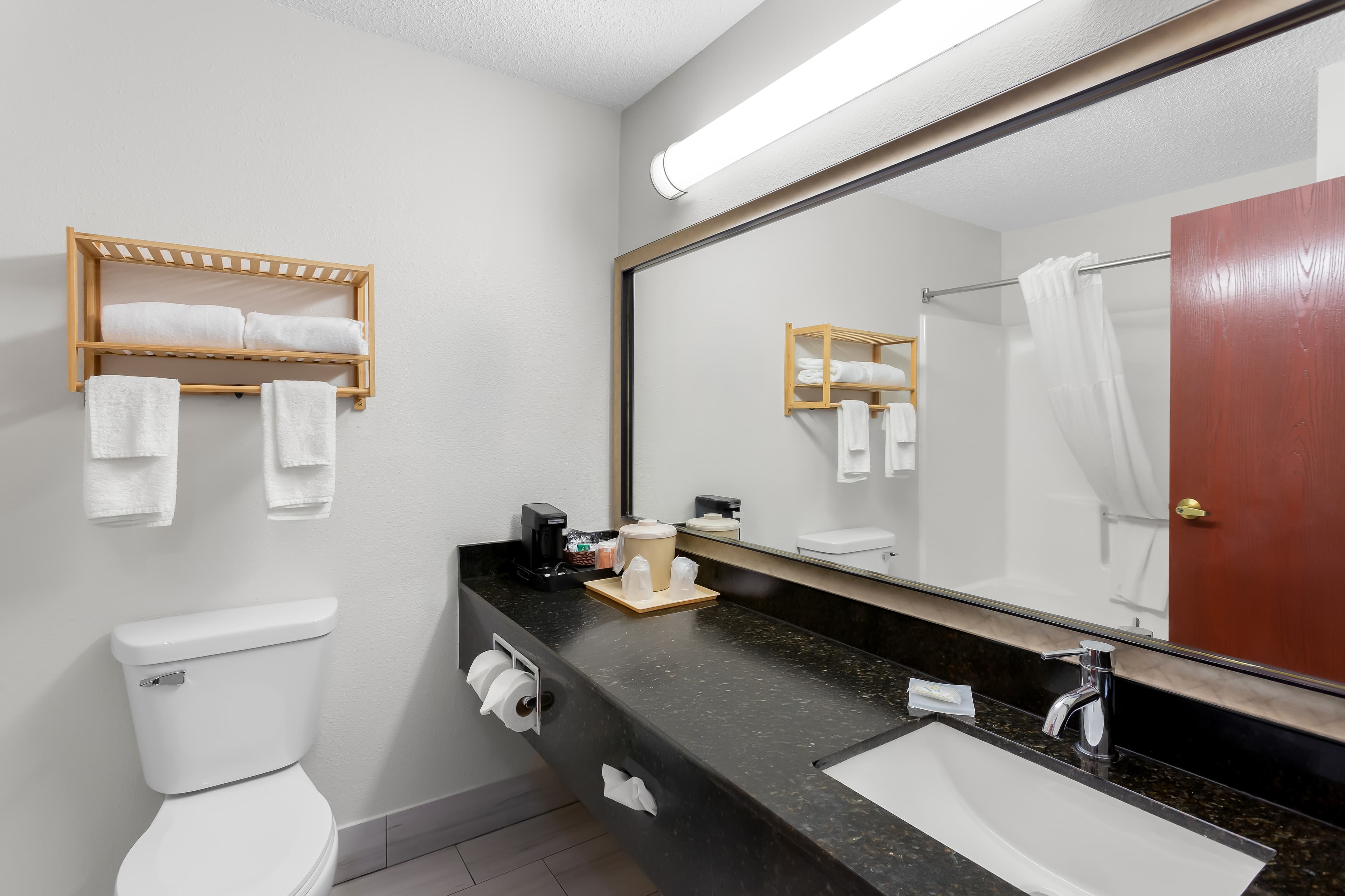 Quality Inn & Suites Niles - Image 5