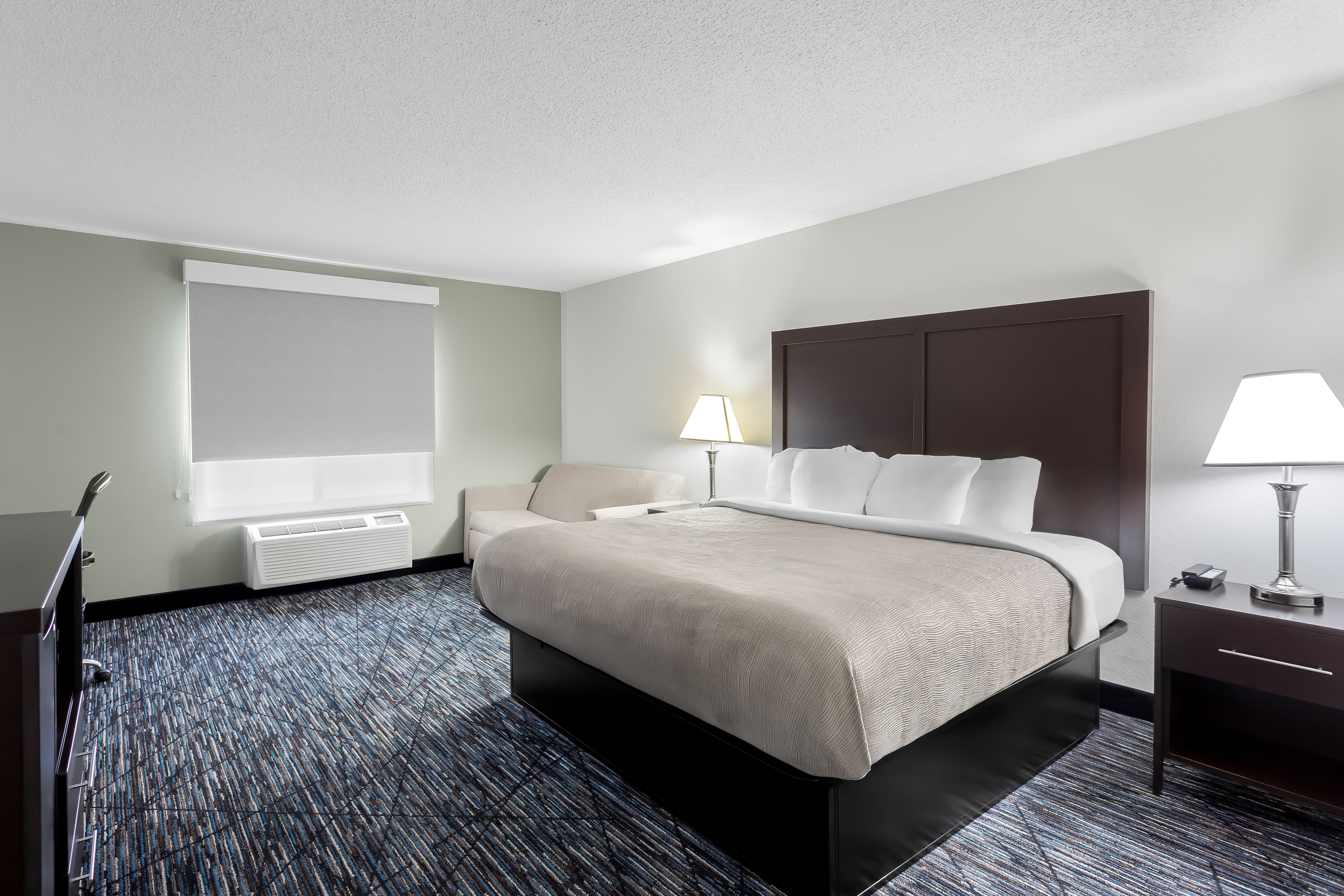 Quality Inn & Suites Niles — 6