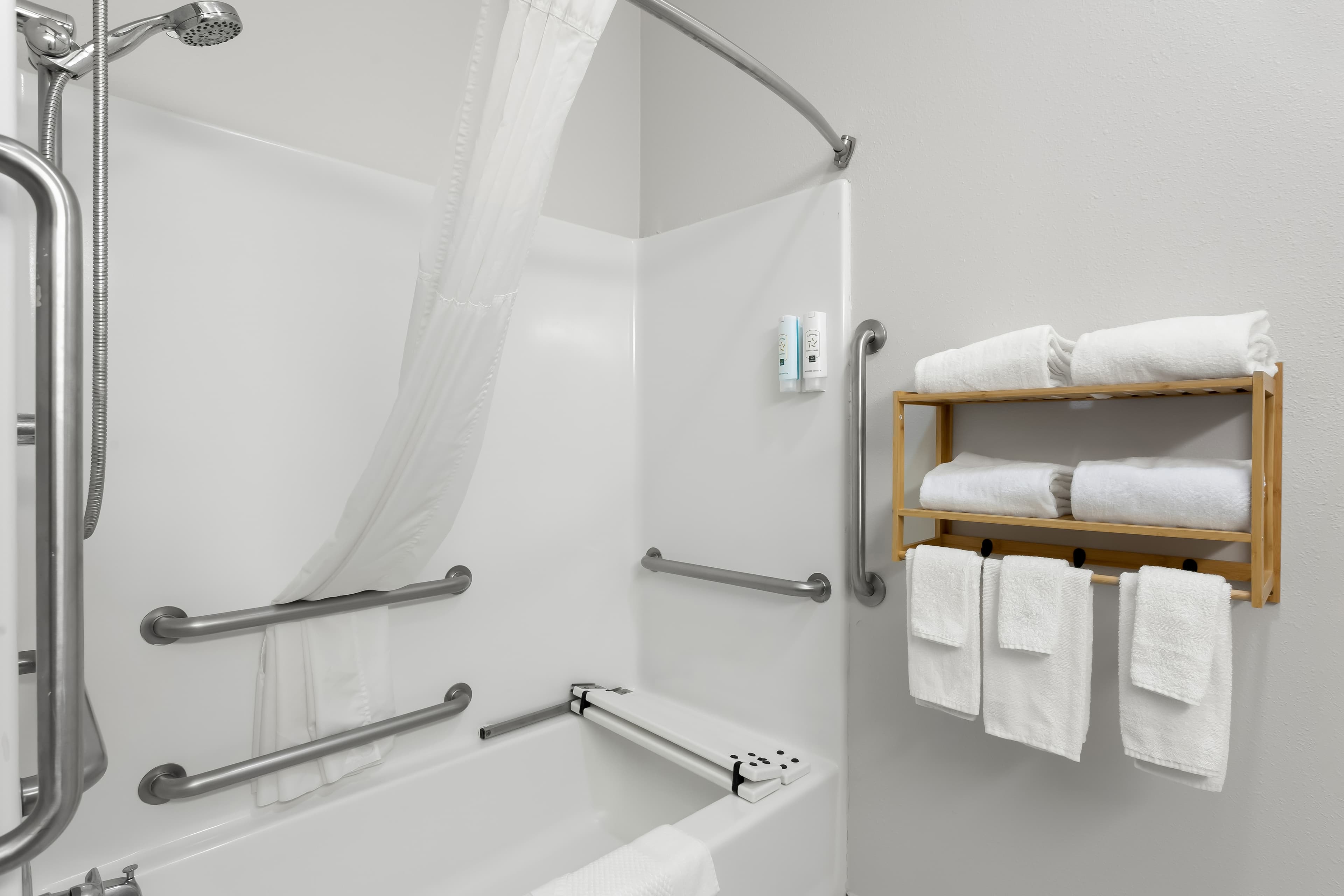 Quality Inn & Suites Niles — 10