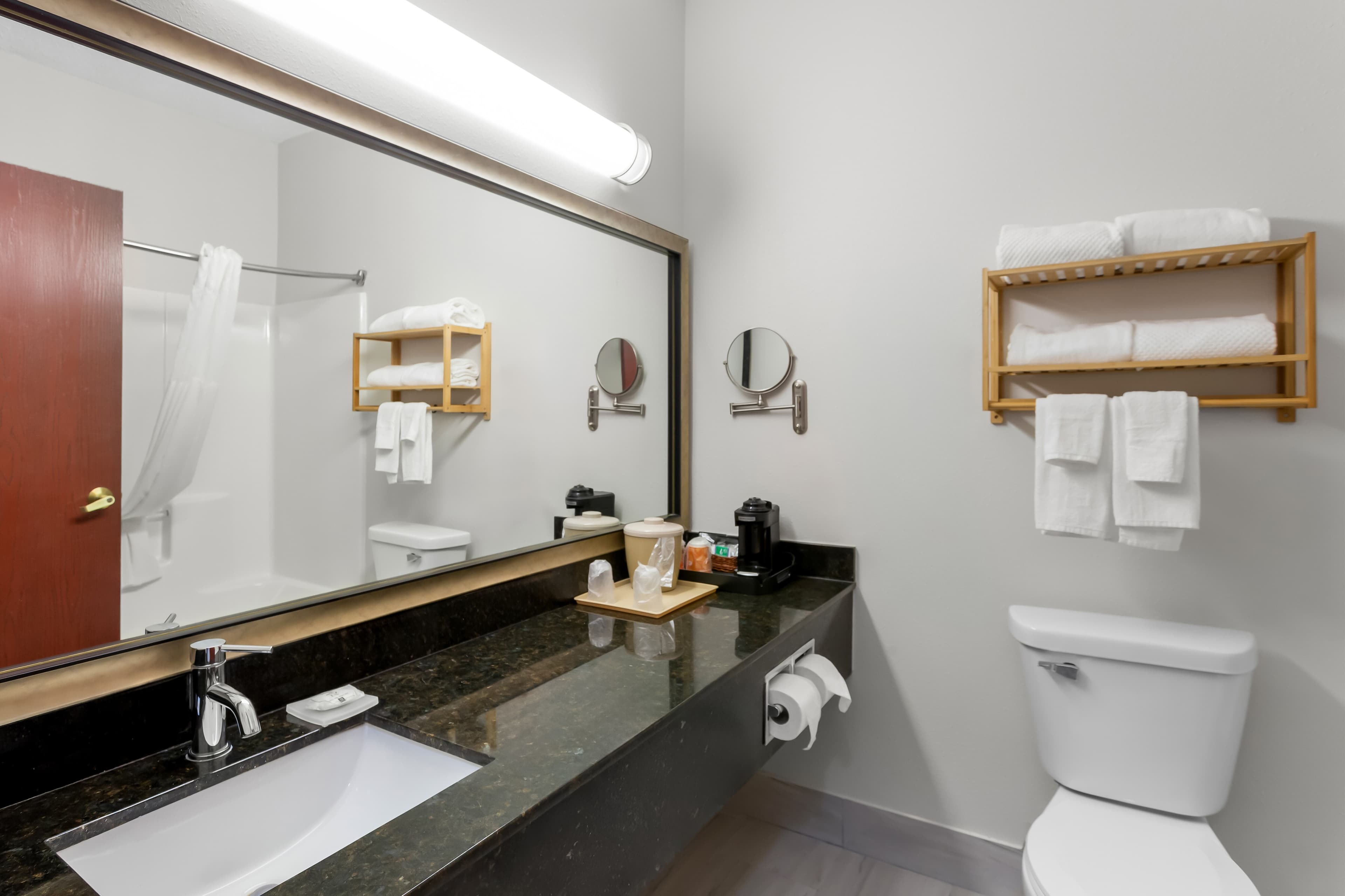Quality Inn & Suites Niles — 31