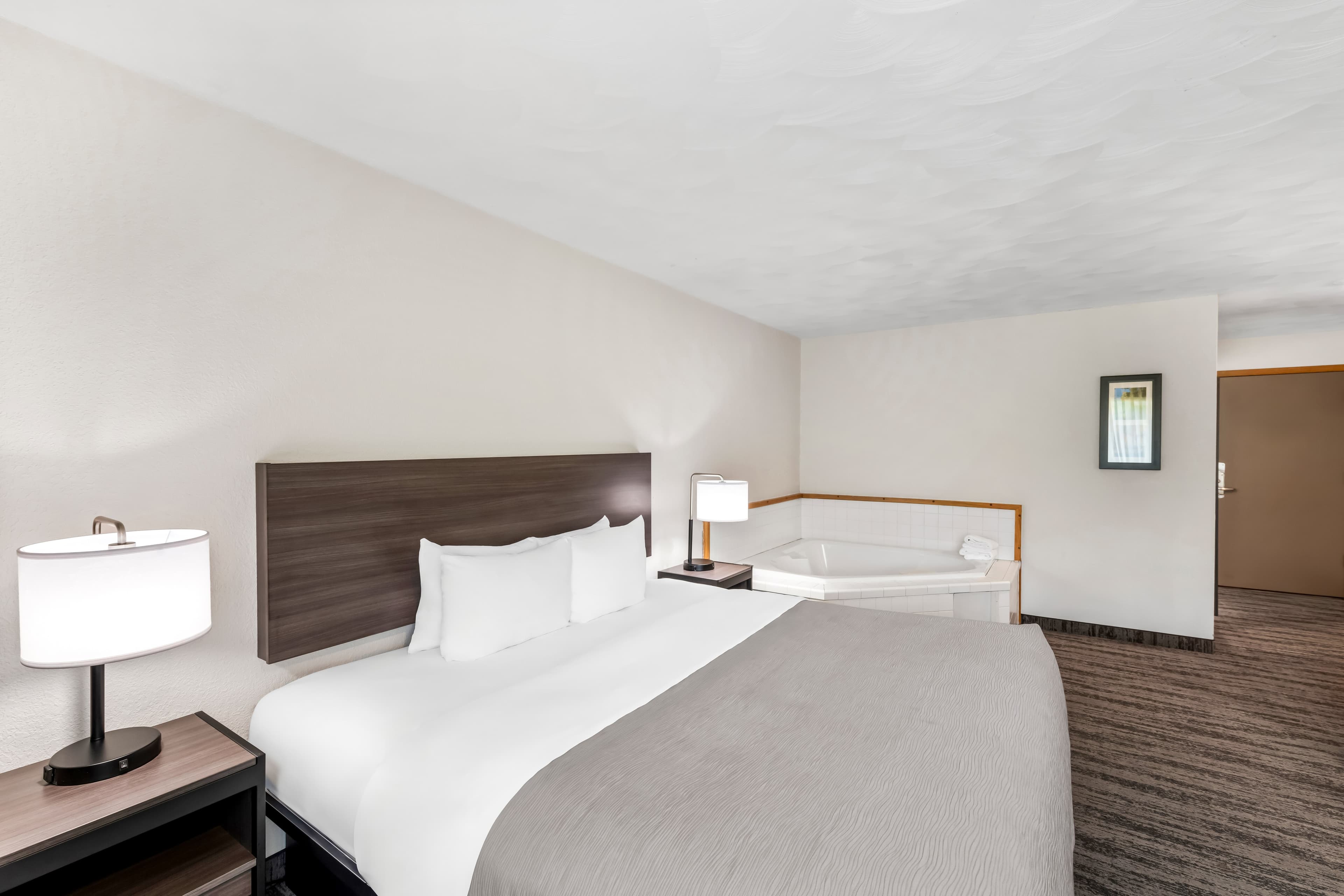 Quality Inn & Suites Munising — 12